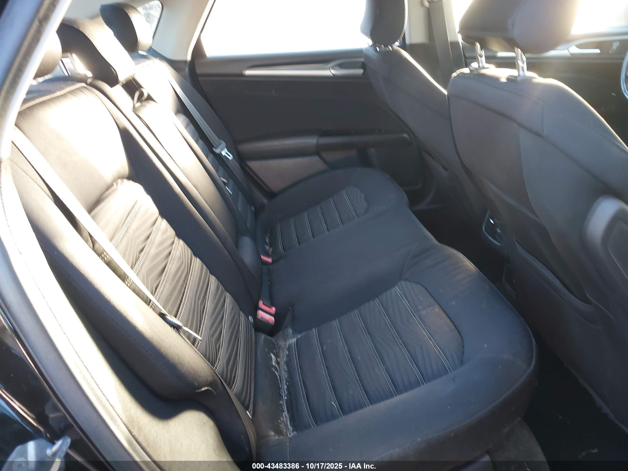 FORD FUSION image 8