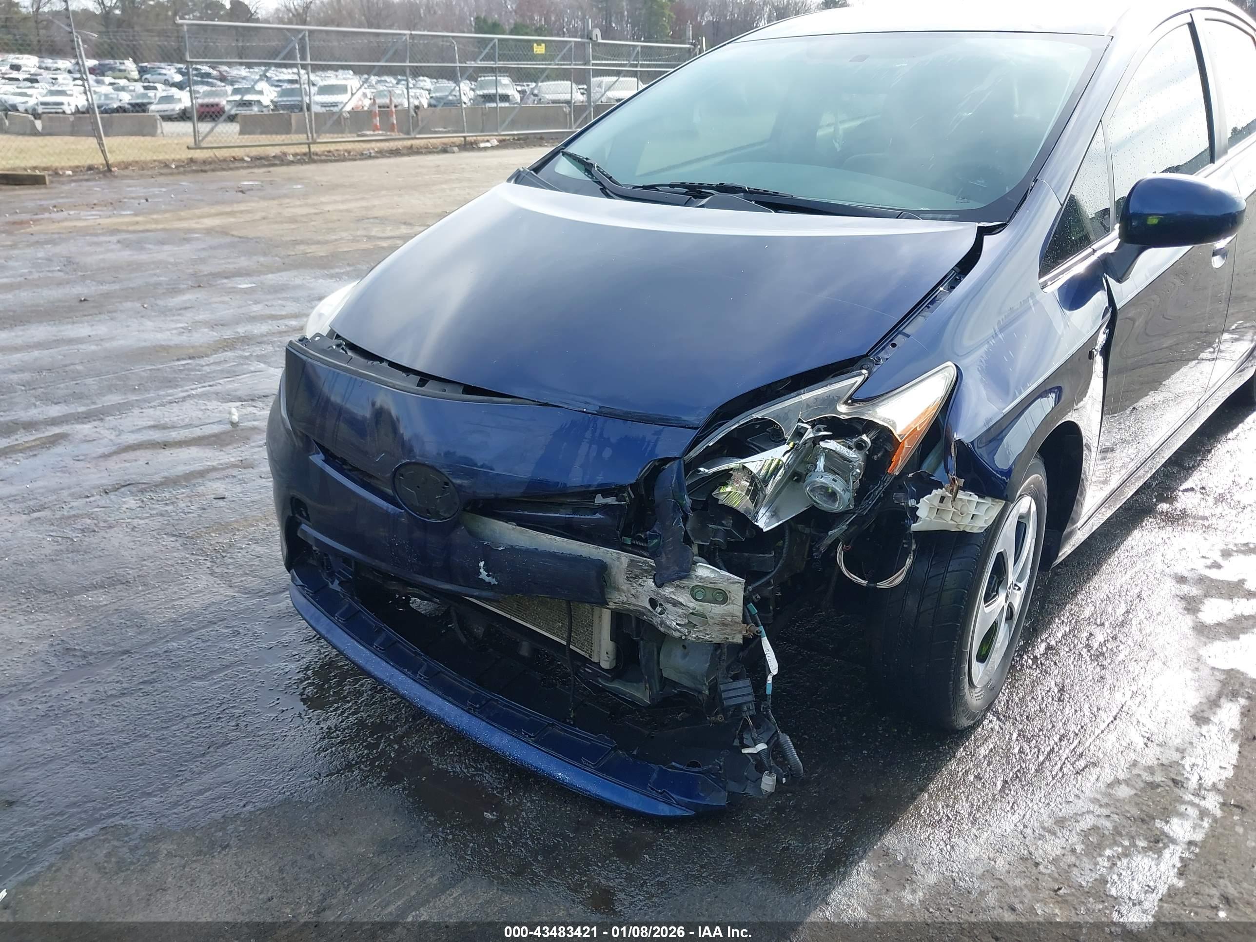 TOYOTA PRIUS image 6