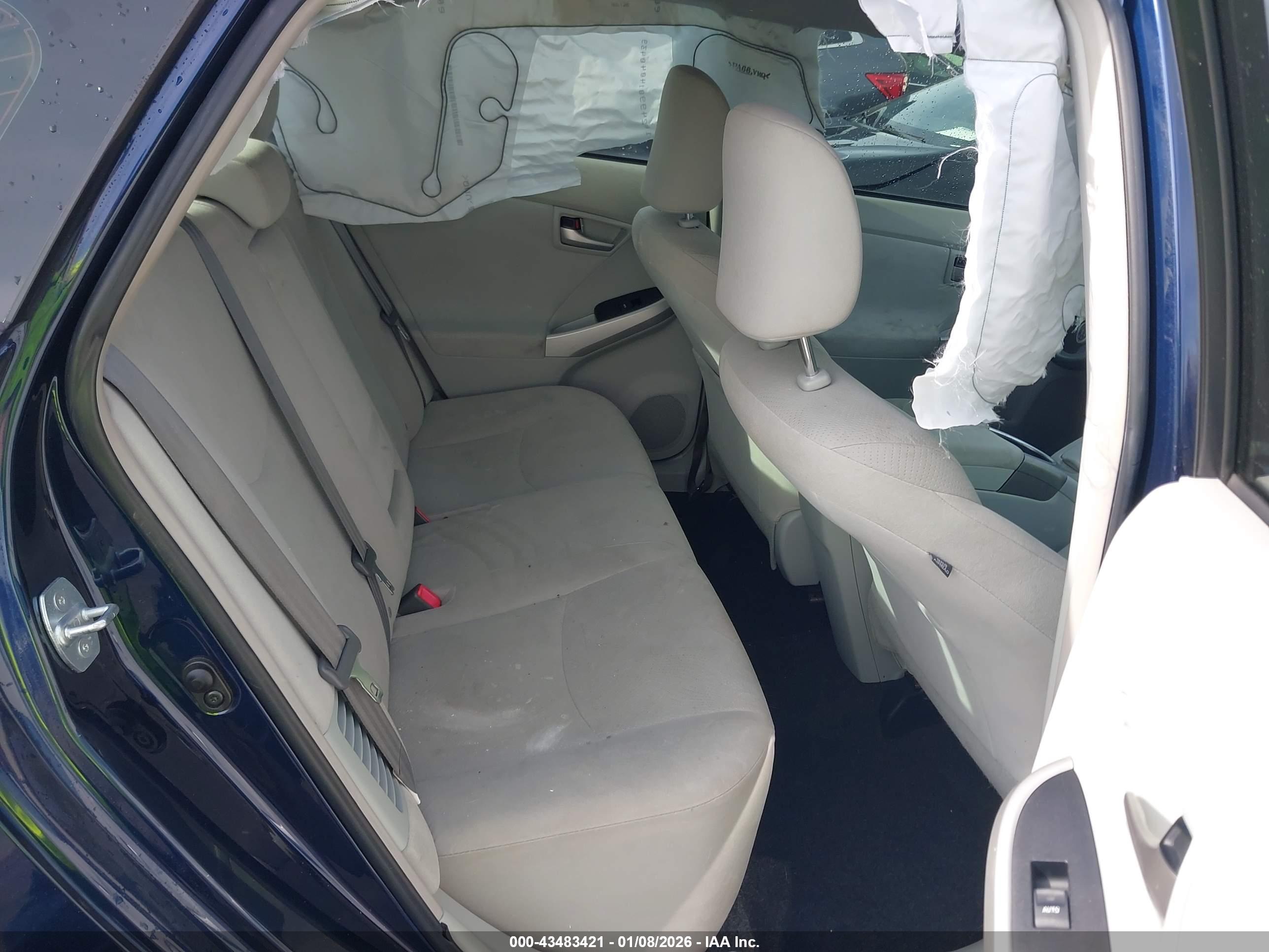 TOYOTA PRIUS image 8