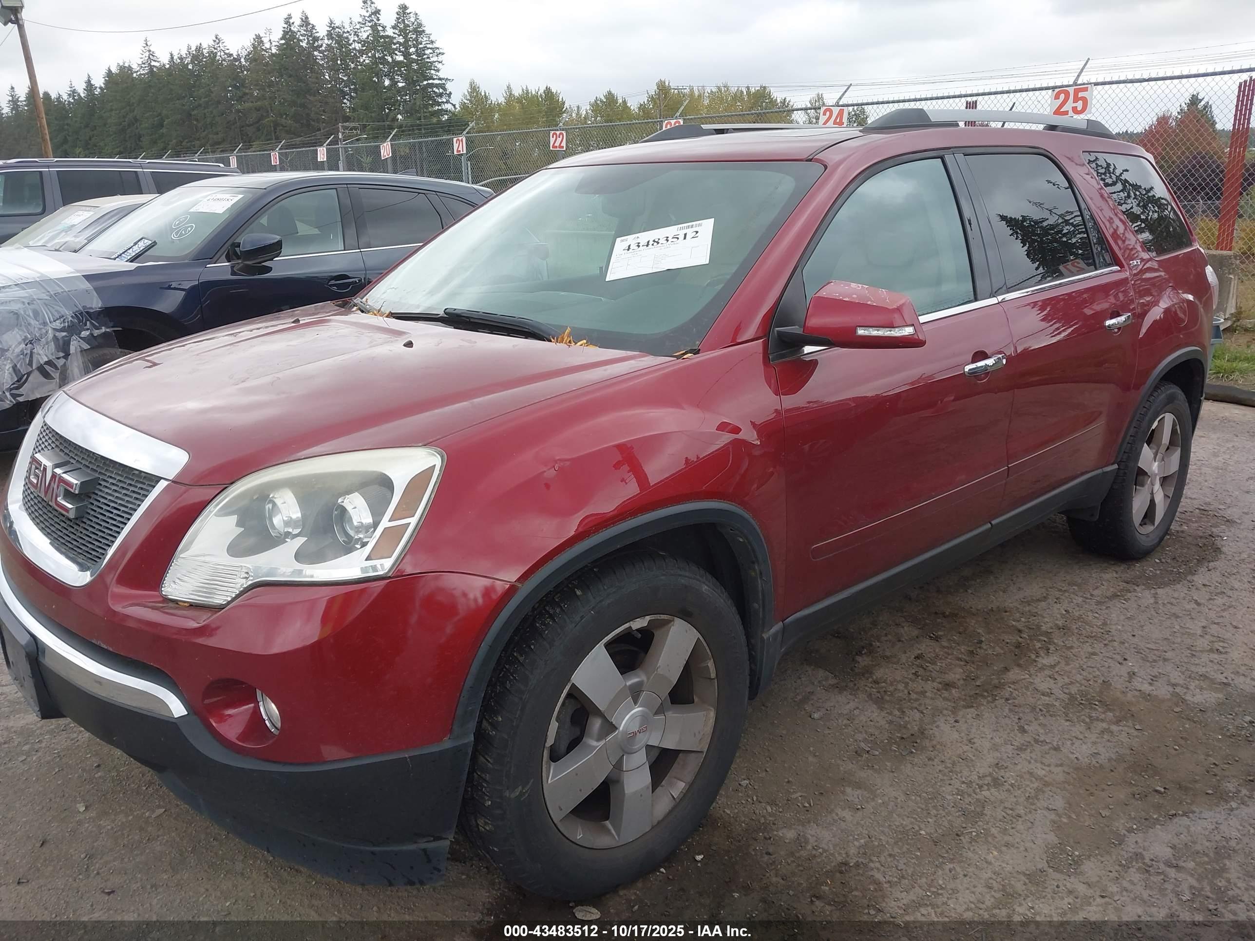 GMC ACADIA image 2