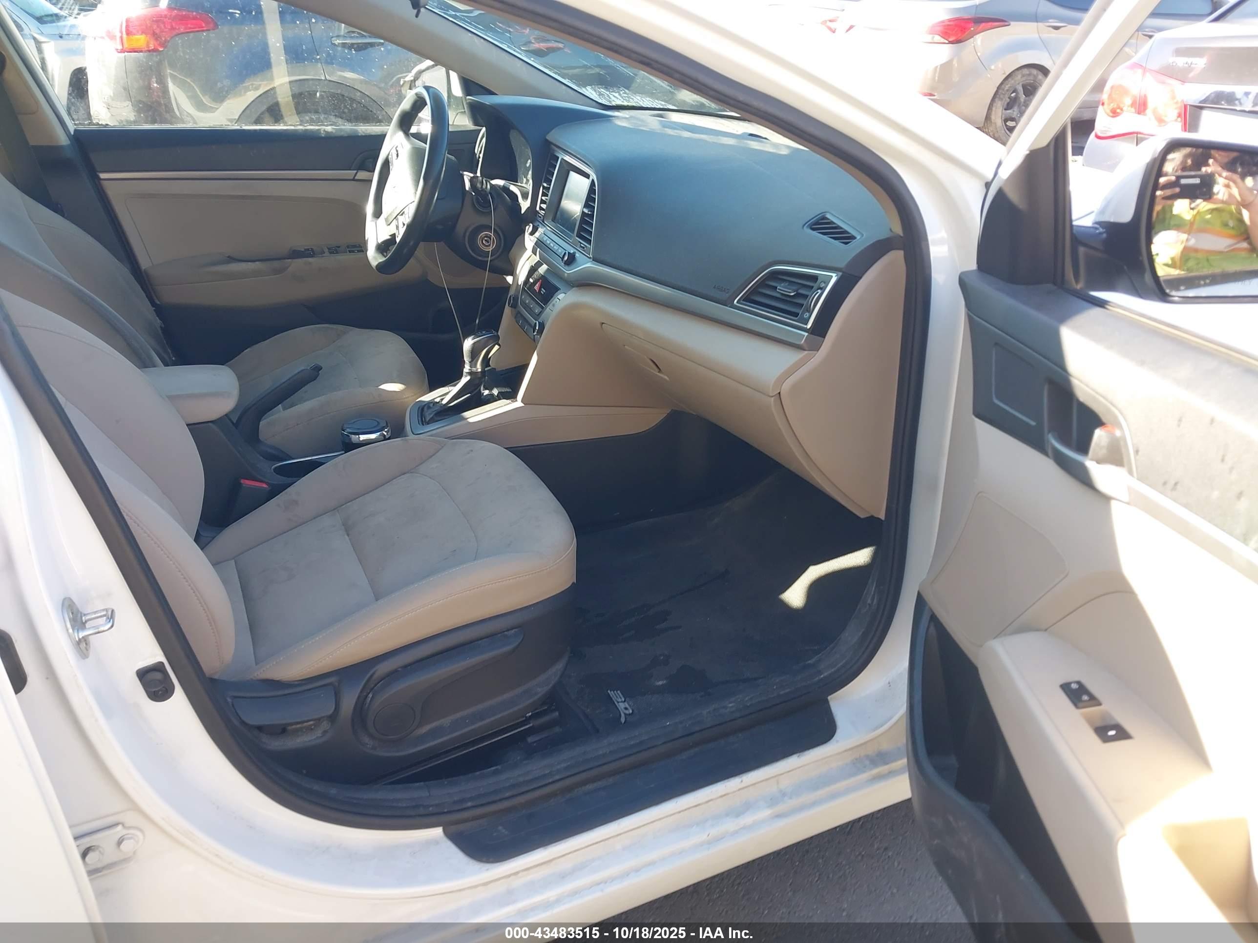 HYUNDAI ELANTRA image 5