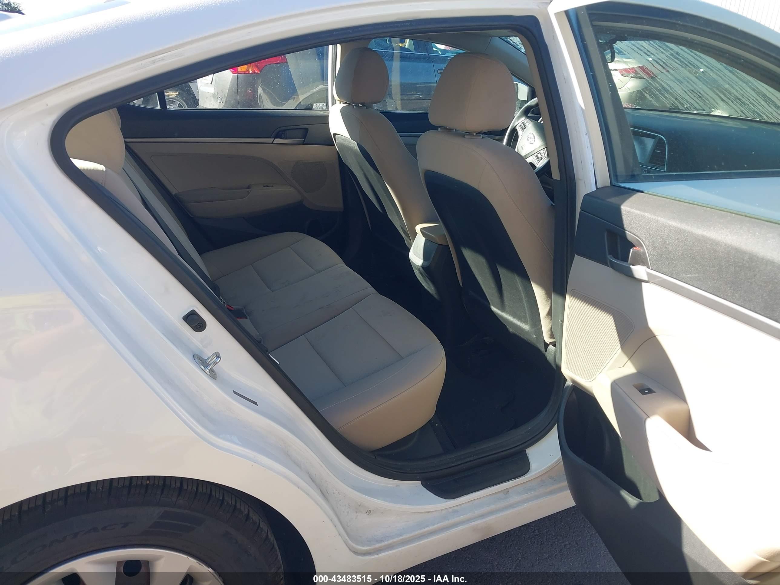 HYUNDAI ELANTRA image 8