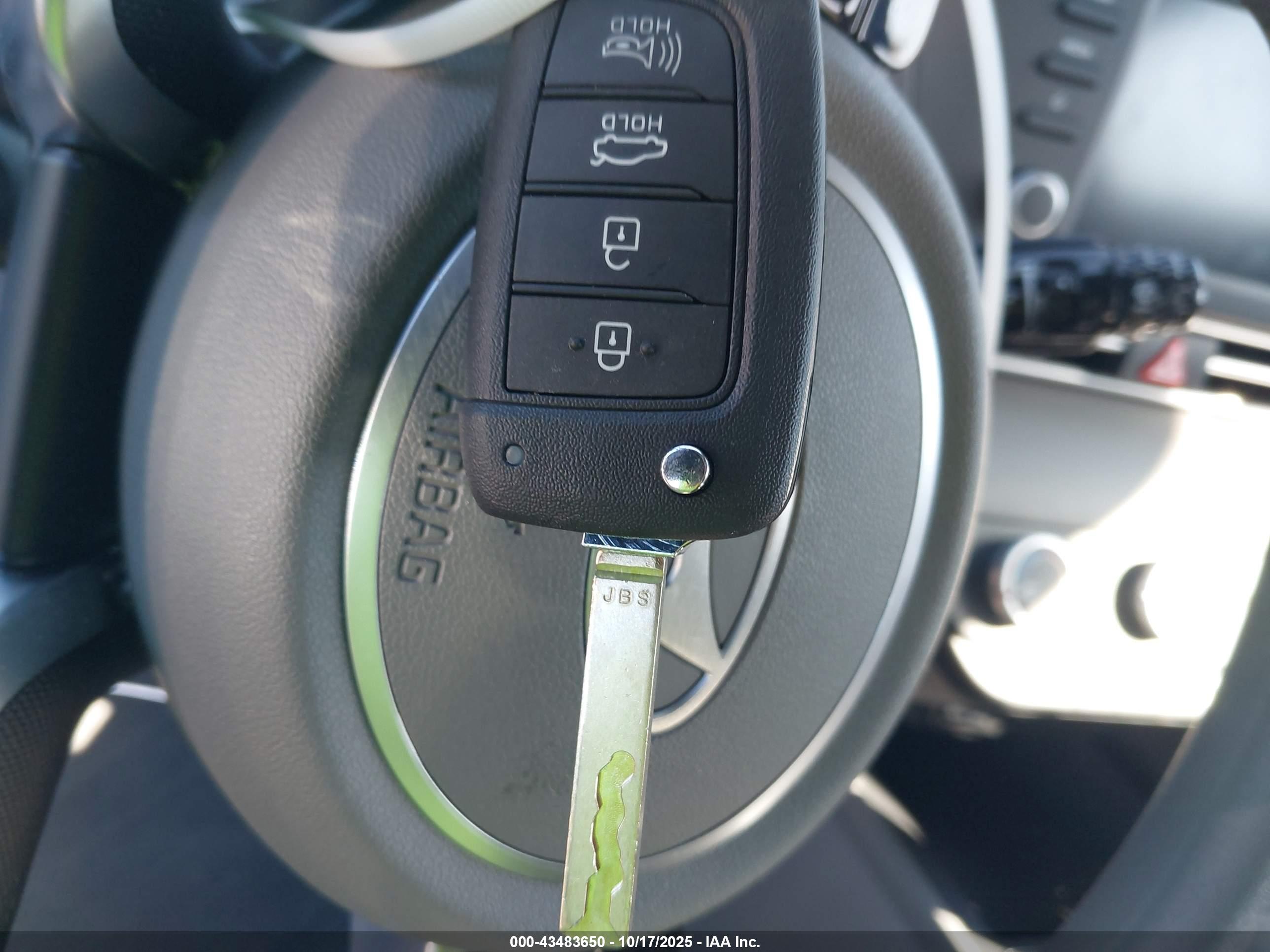 HYUNDAI ELANTRA image 11