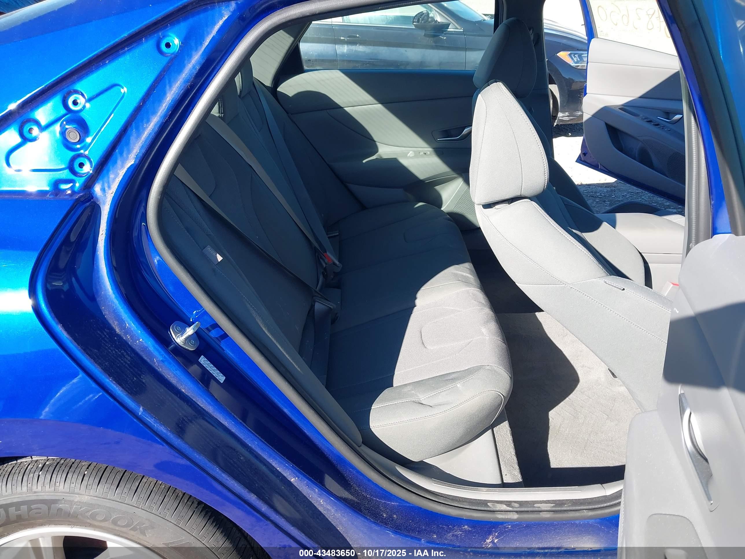 HYUNDAI ELANTRA image 8