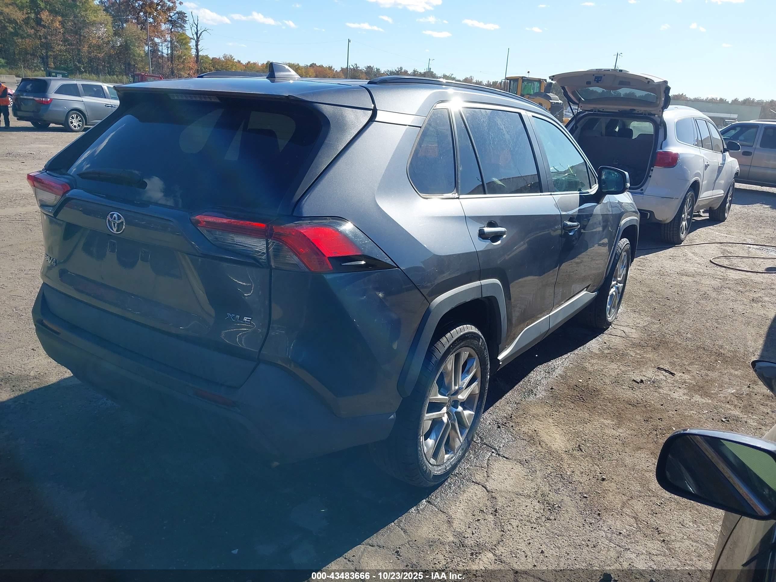 TOYOTA RAV4 image 4
