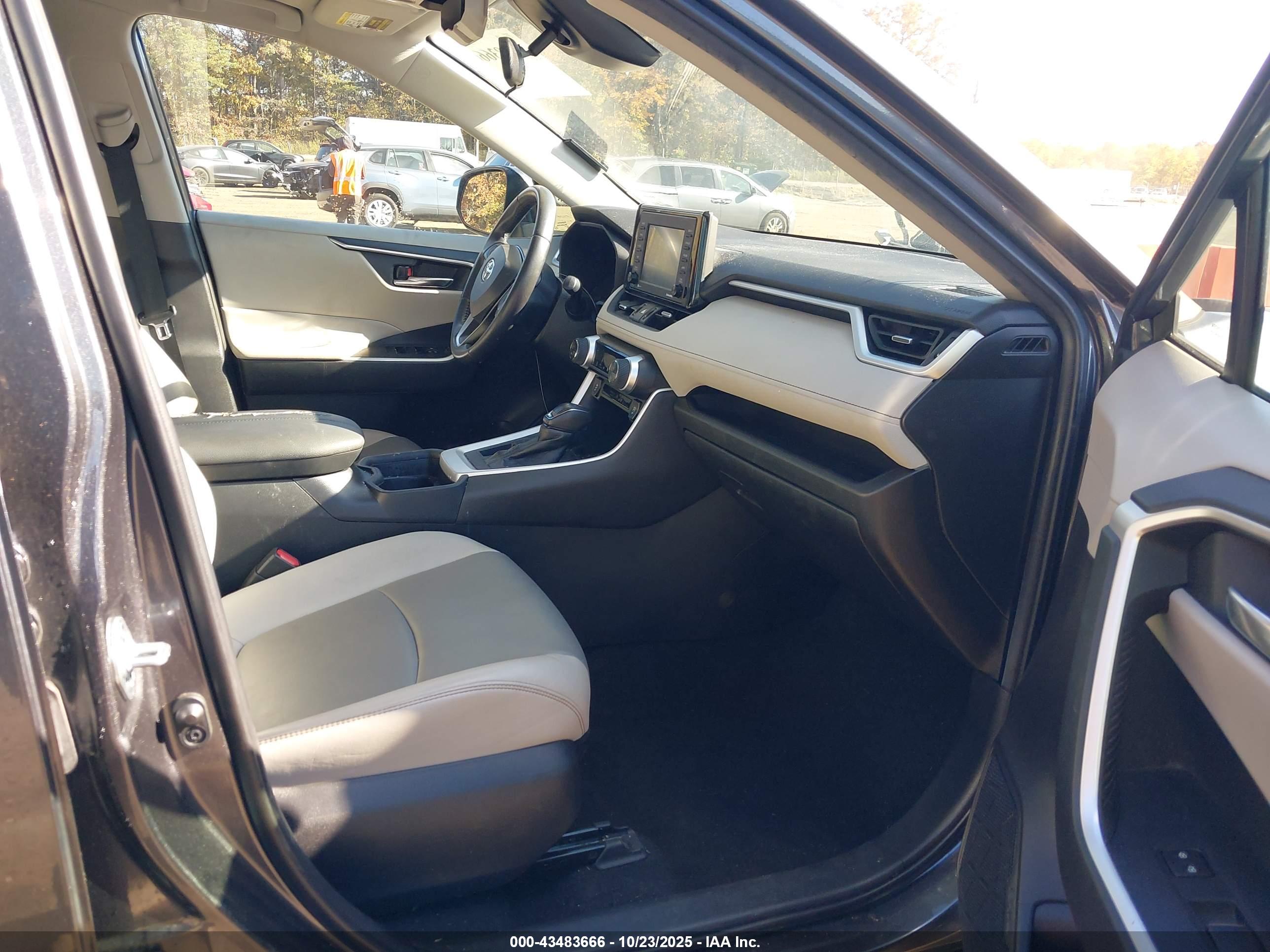 TOYOTA RAV4 image 5