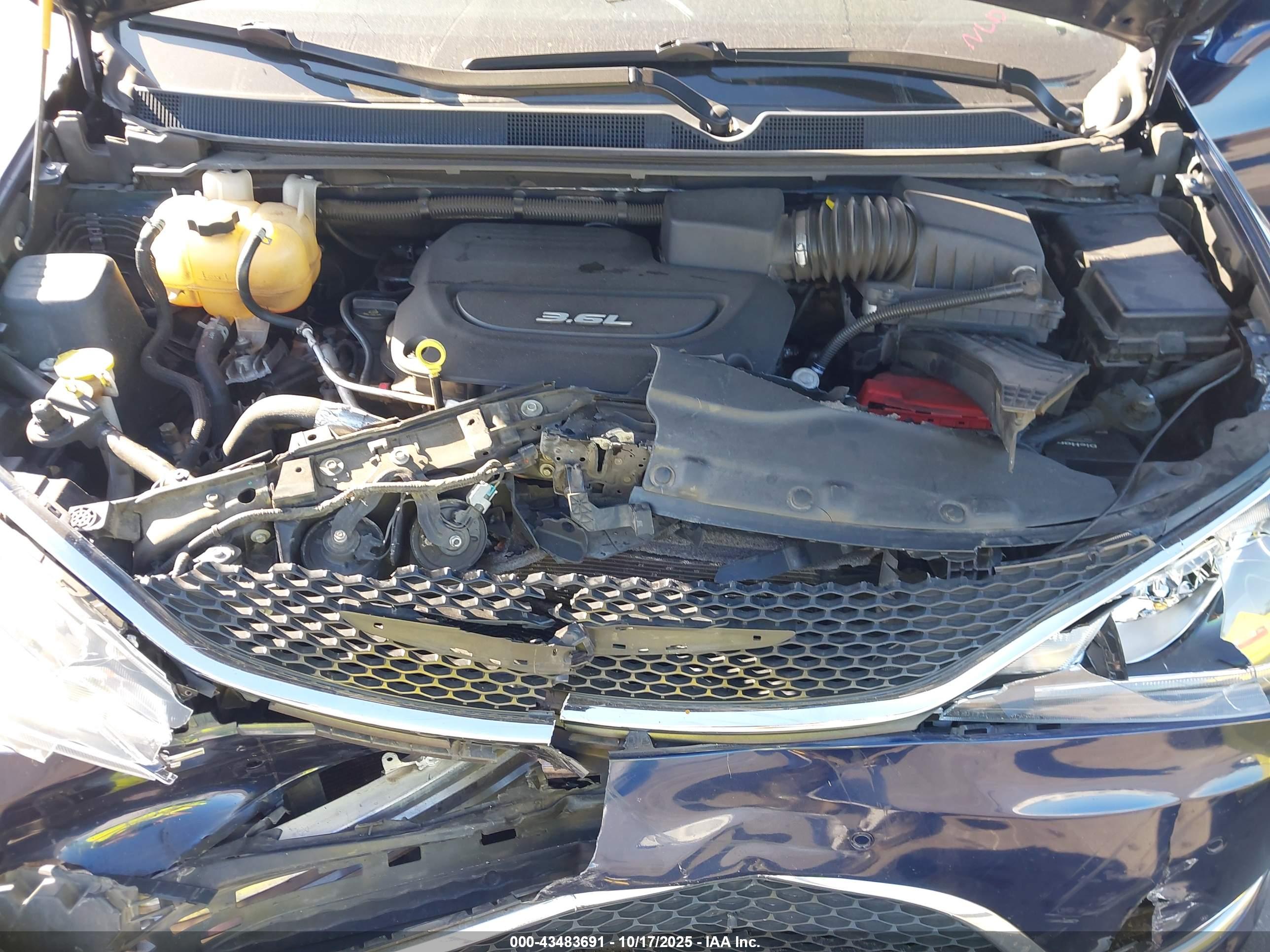 CHRYSLER PACIFICA image 10