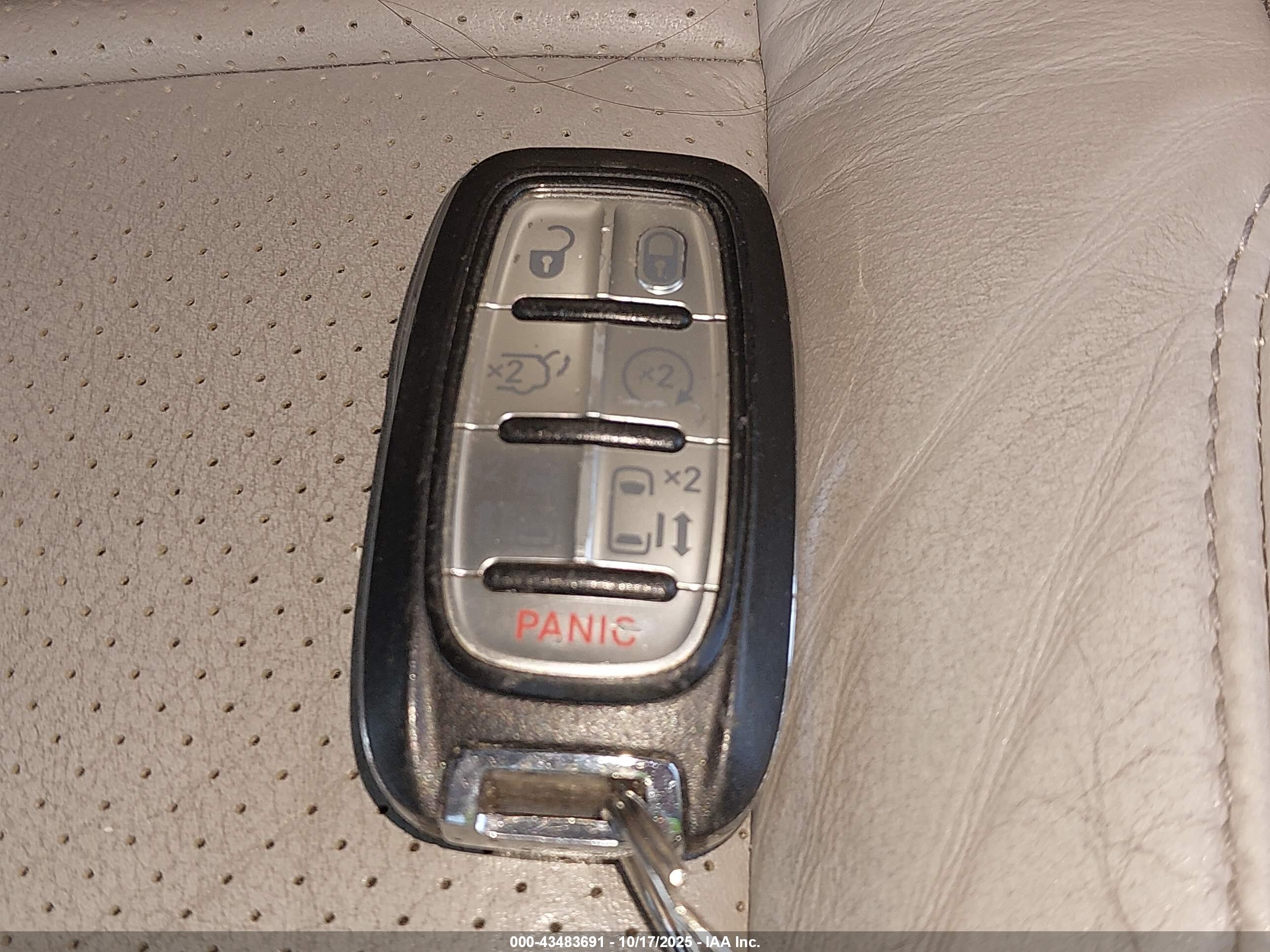 CHRYSLER PACIFICA image 11