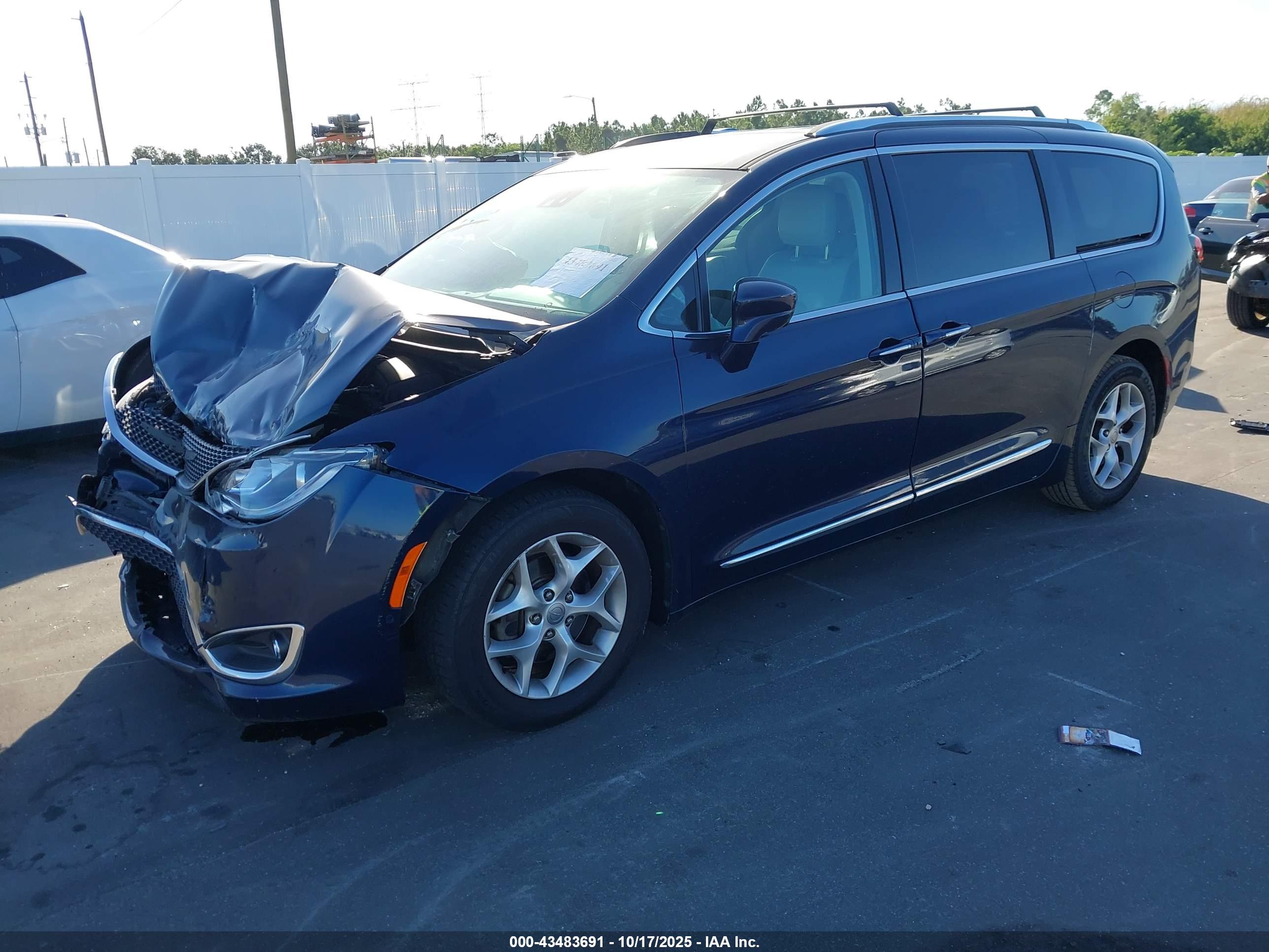CHRYSLER PACIFICA image 2