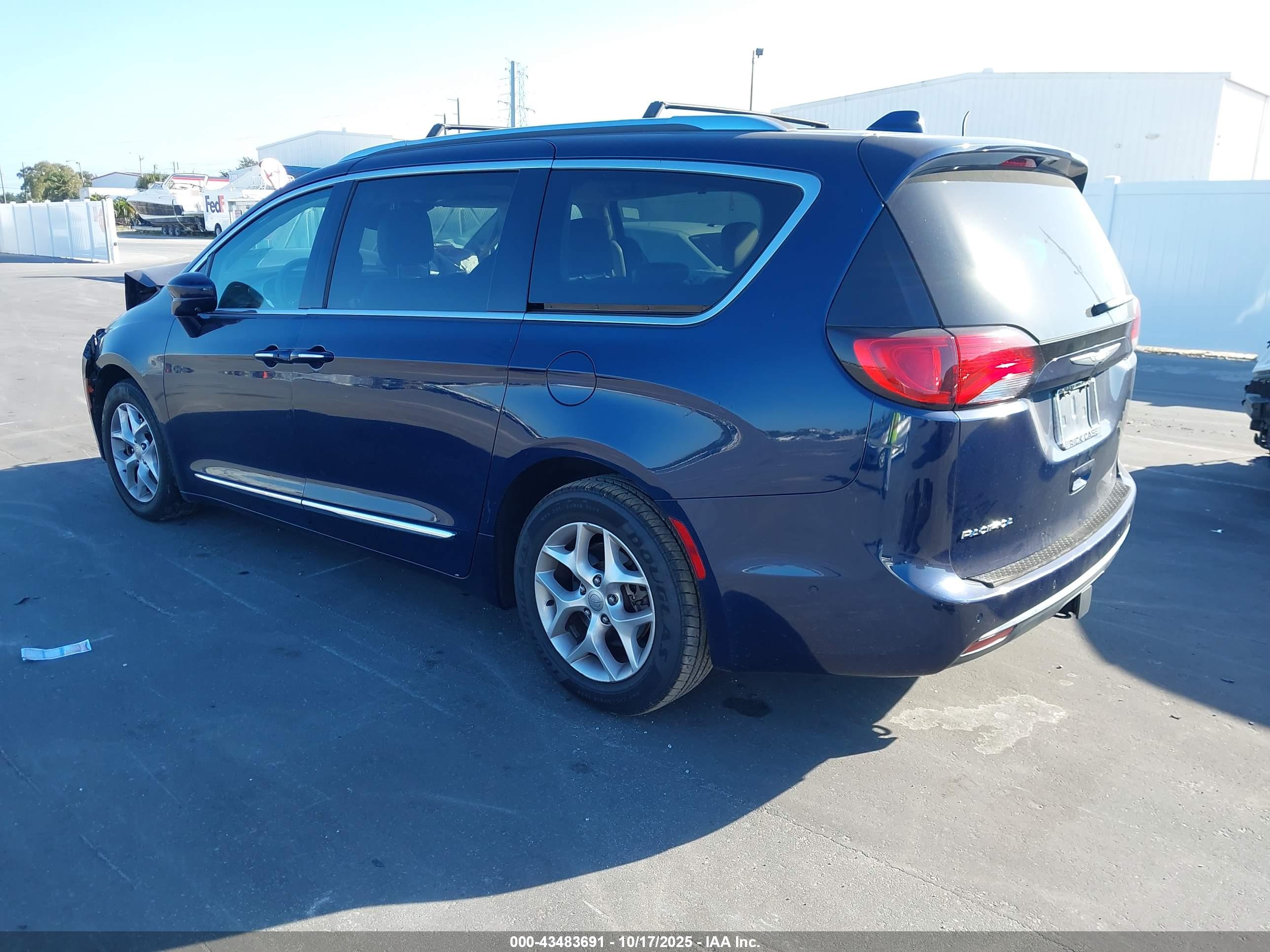CHRYSLER PACIFICA image 3