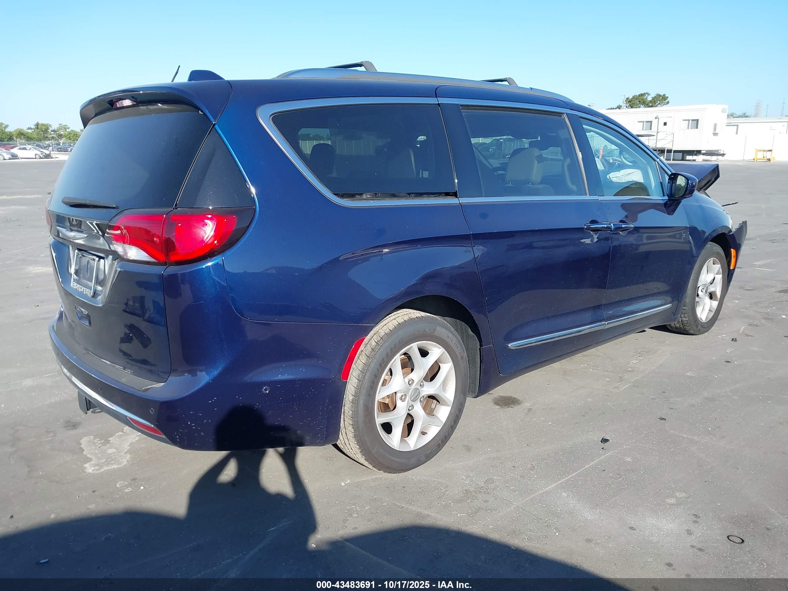 CHRYSLER PACIFICA image 4