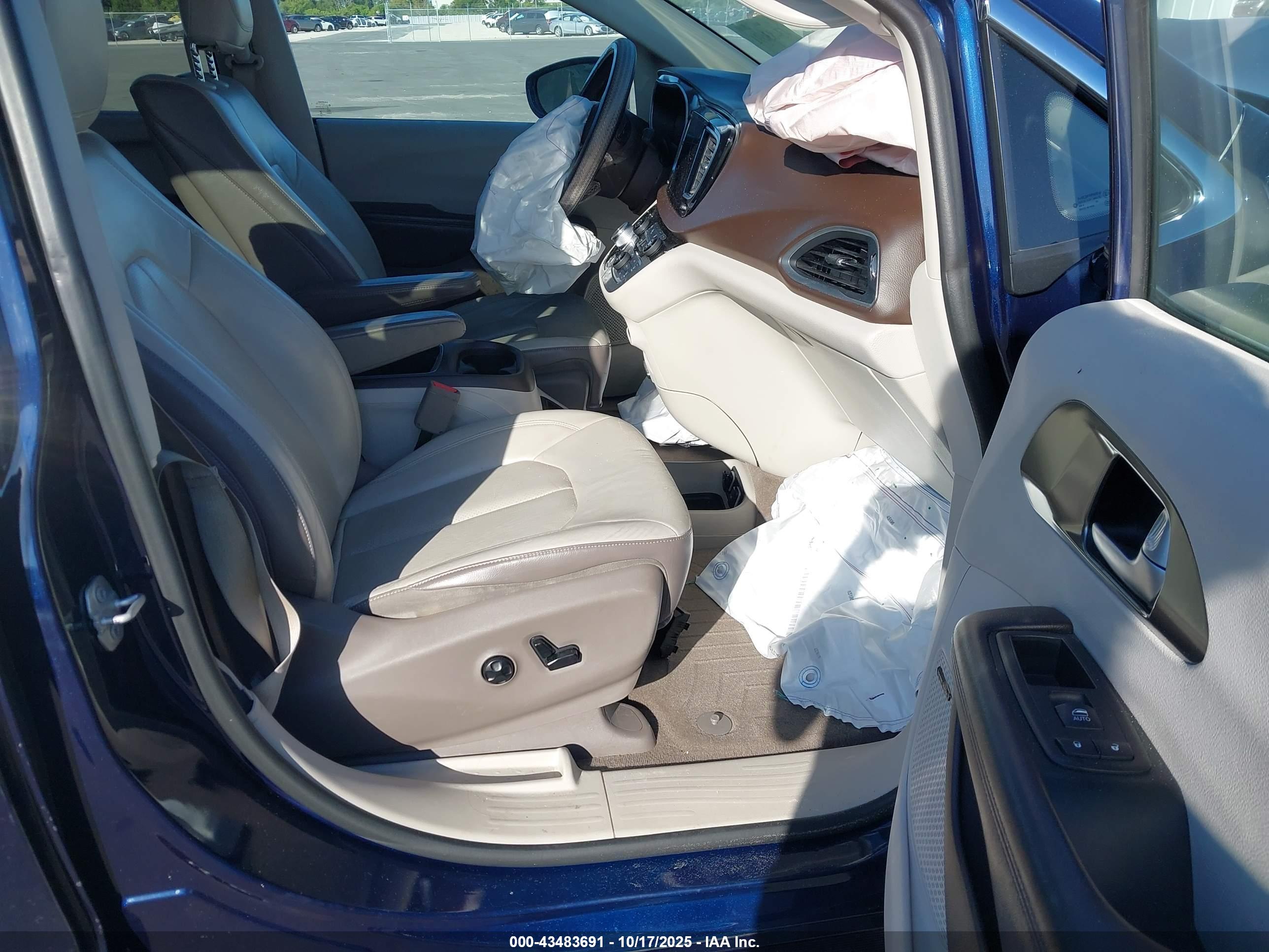 CHRYSLER PACIFICA image 5