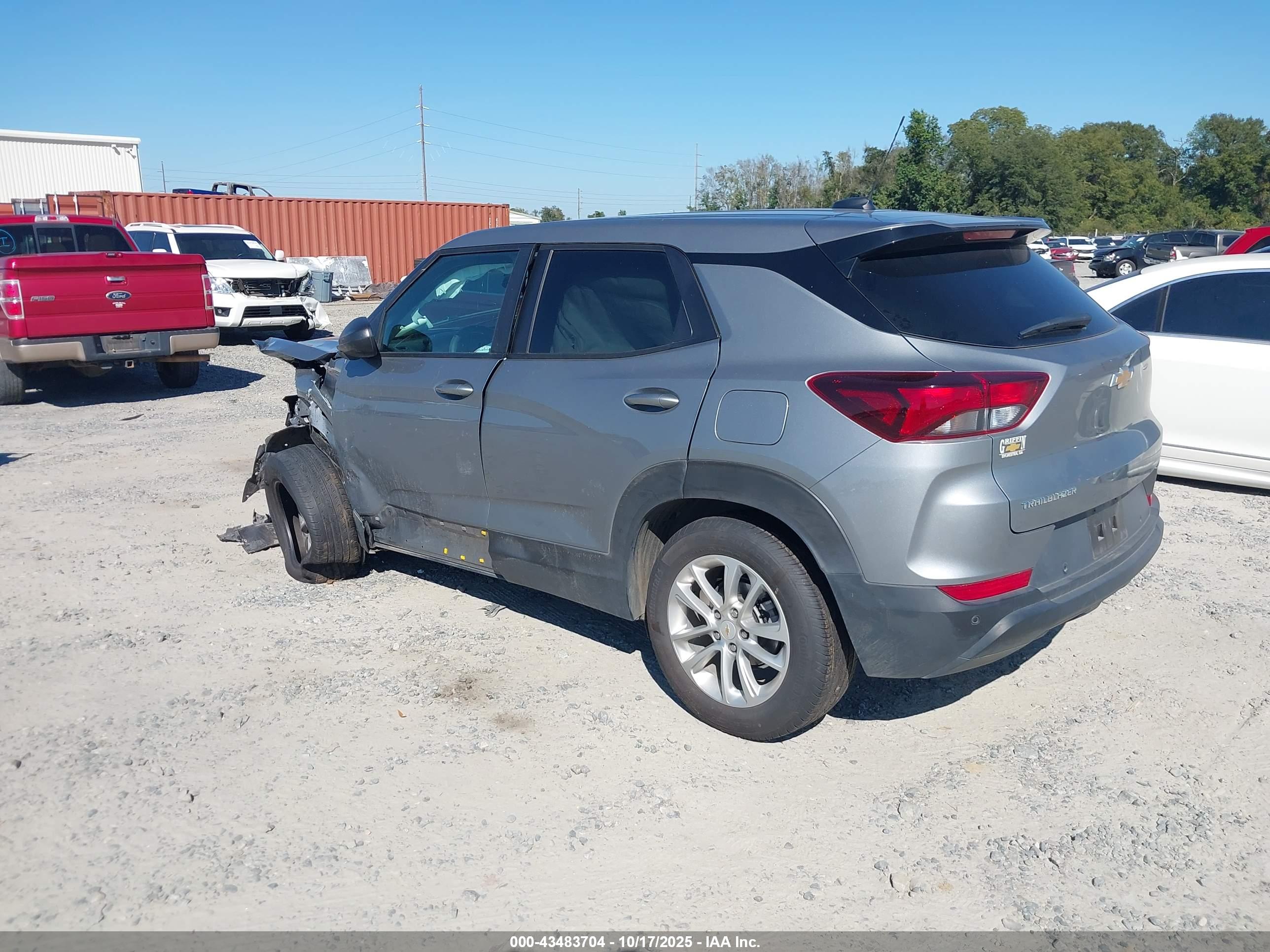 CHEVROLET TRAILBLAZER image 3