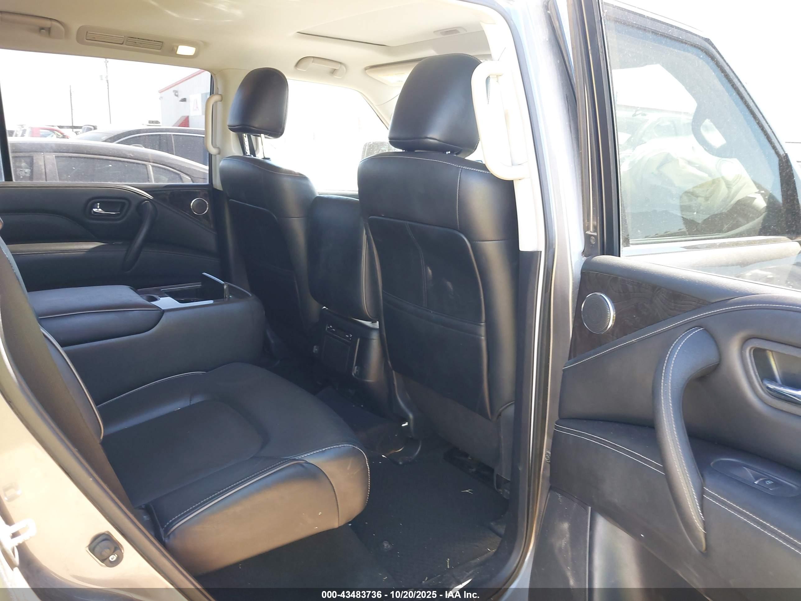 INFINITI QX80 image 8