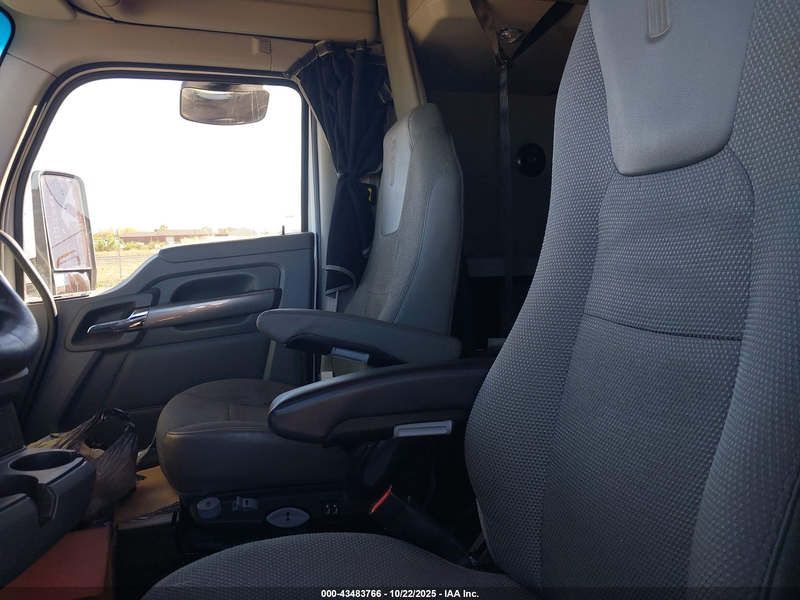 KENWORTH T680 image 8