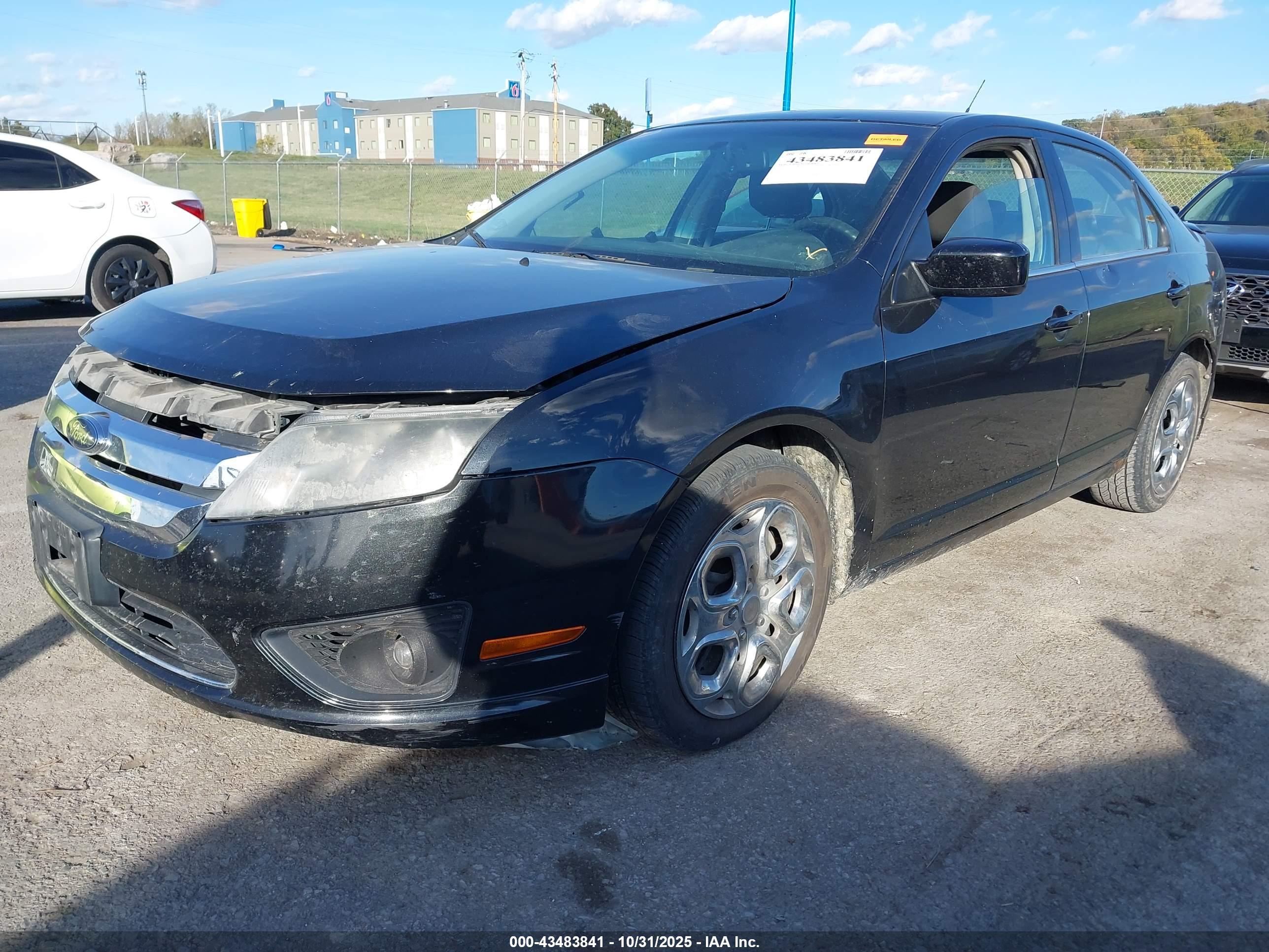 FORD FUSION image 2