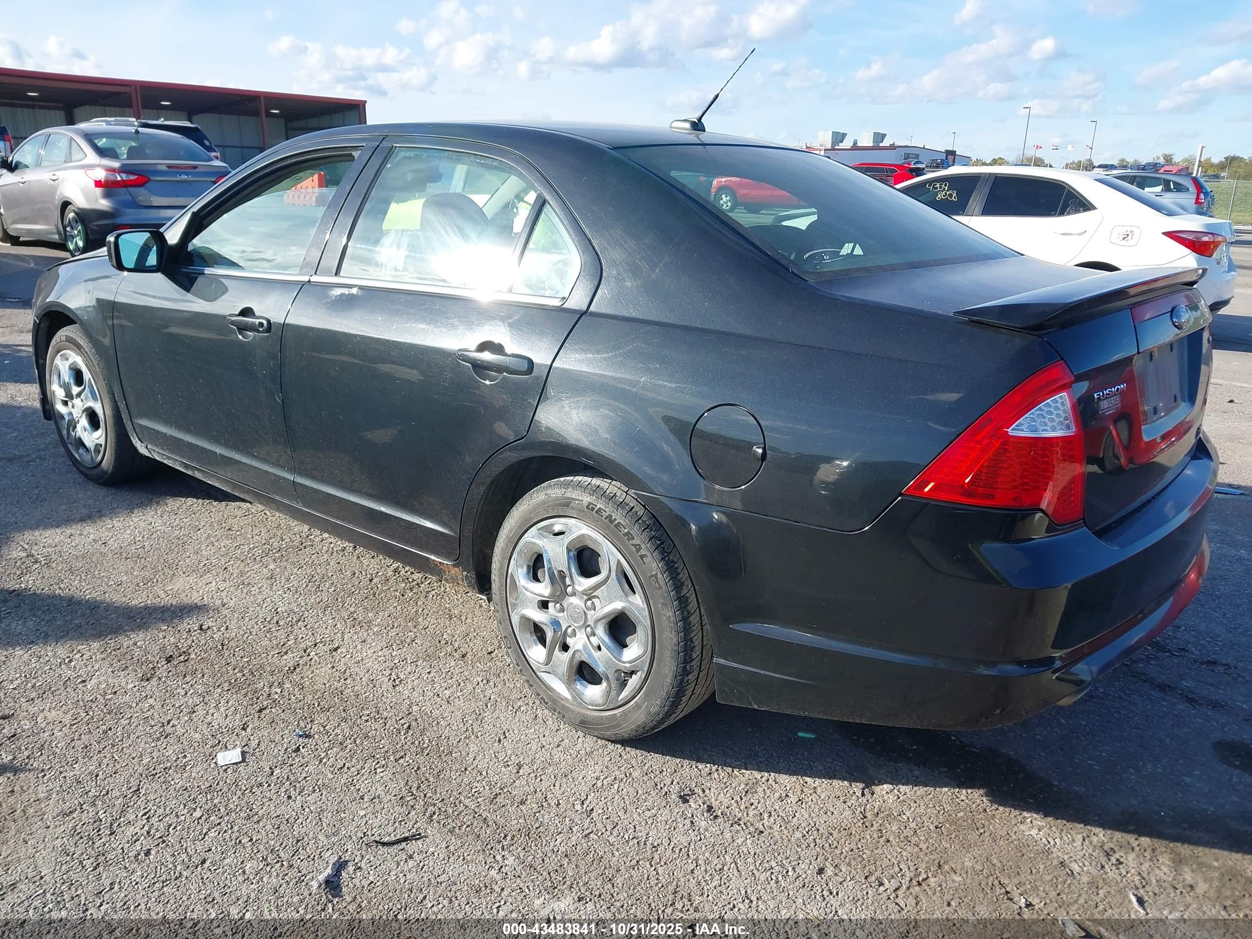 FORD FUSION image 3