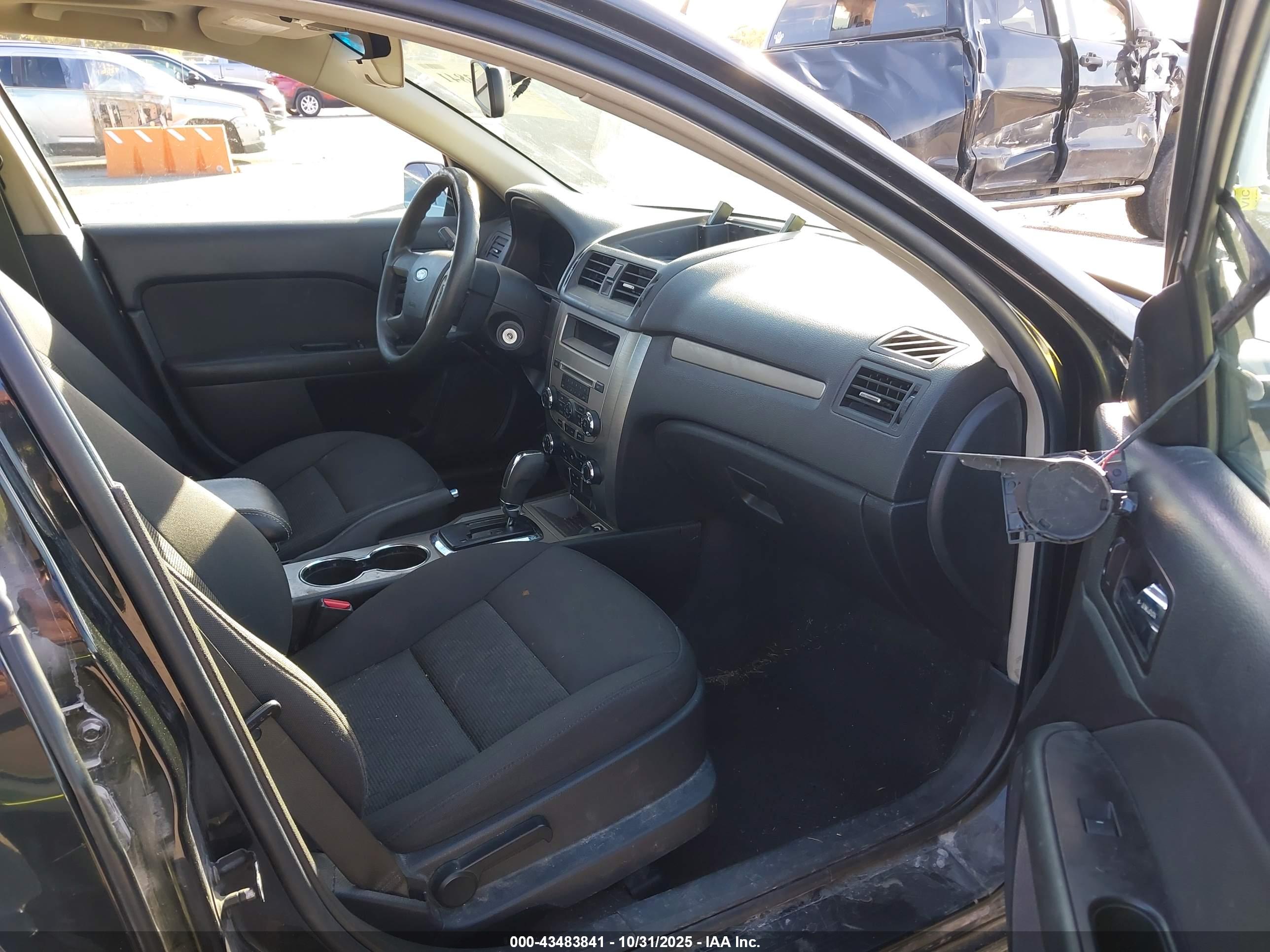 FORD FUSION image 5