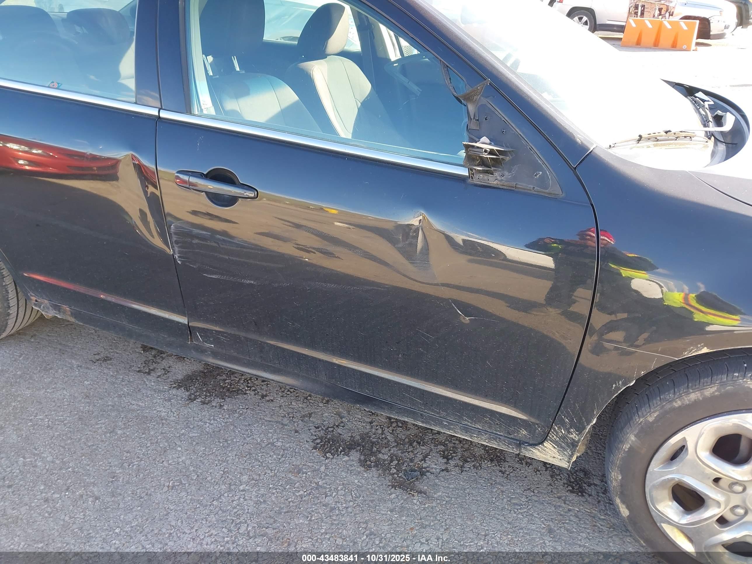 FORD FUSION image 6