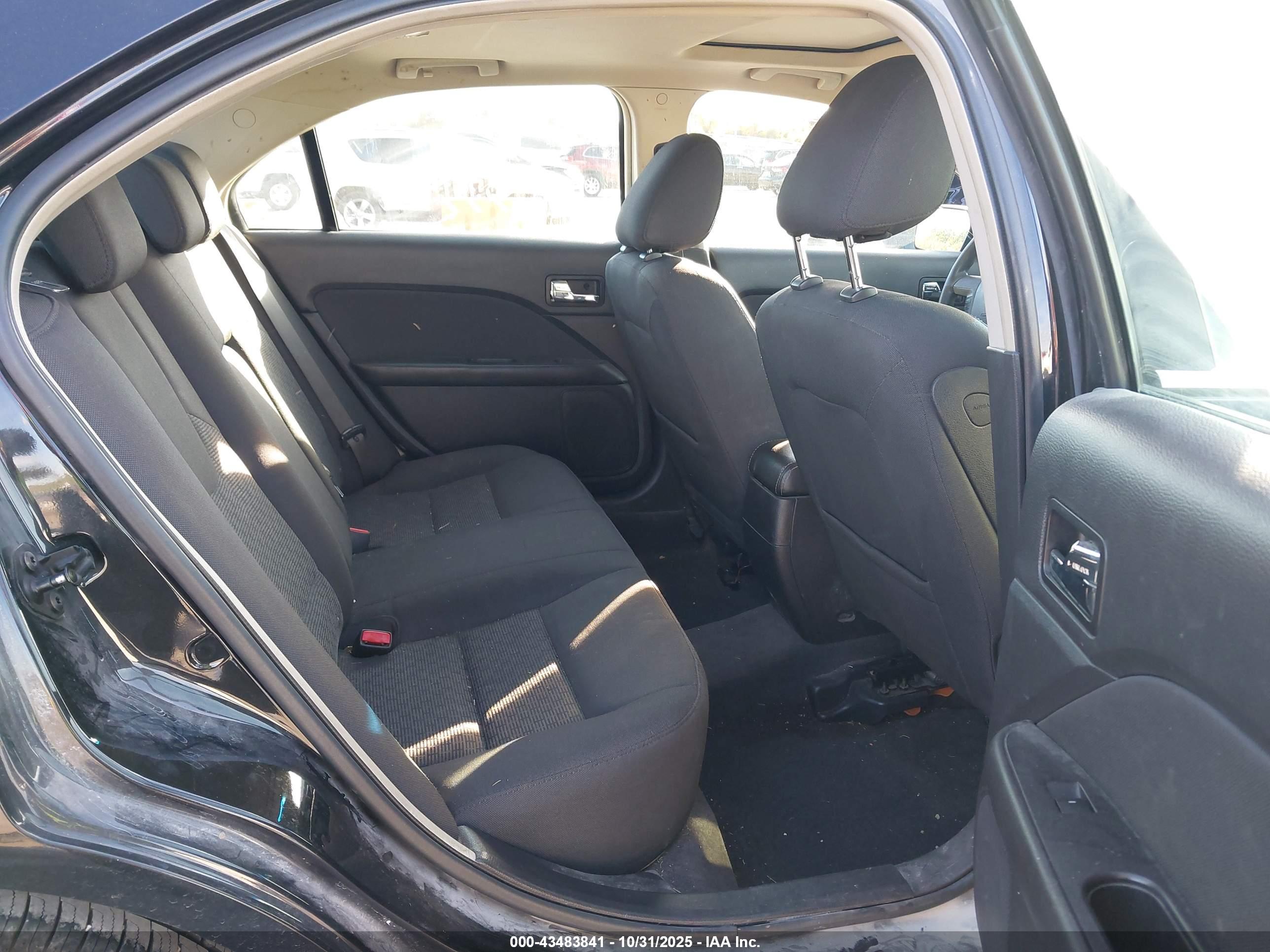 FORD FUSION image 8