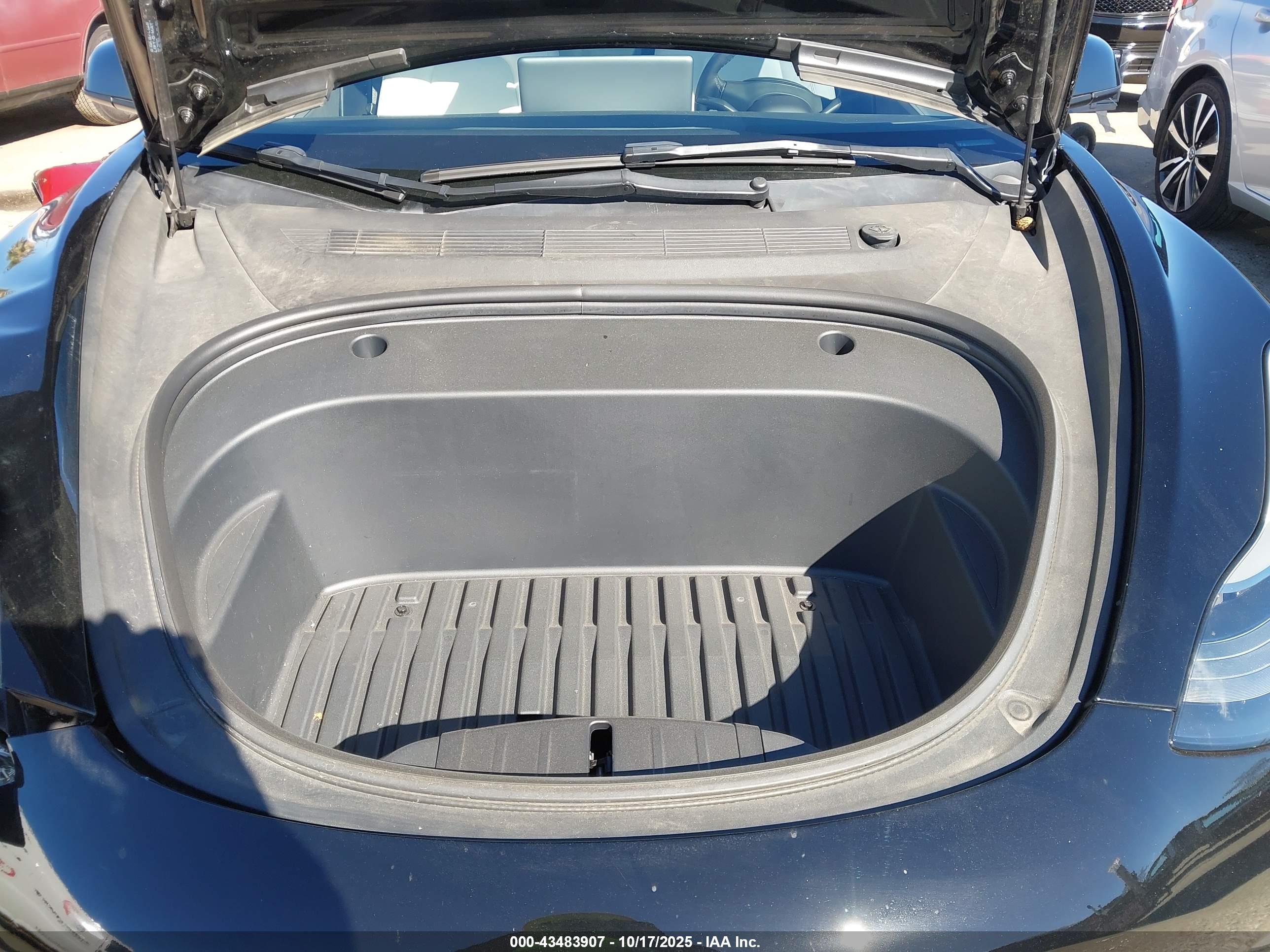 TESLA MODEL image 10
