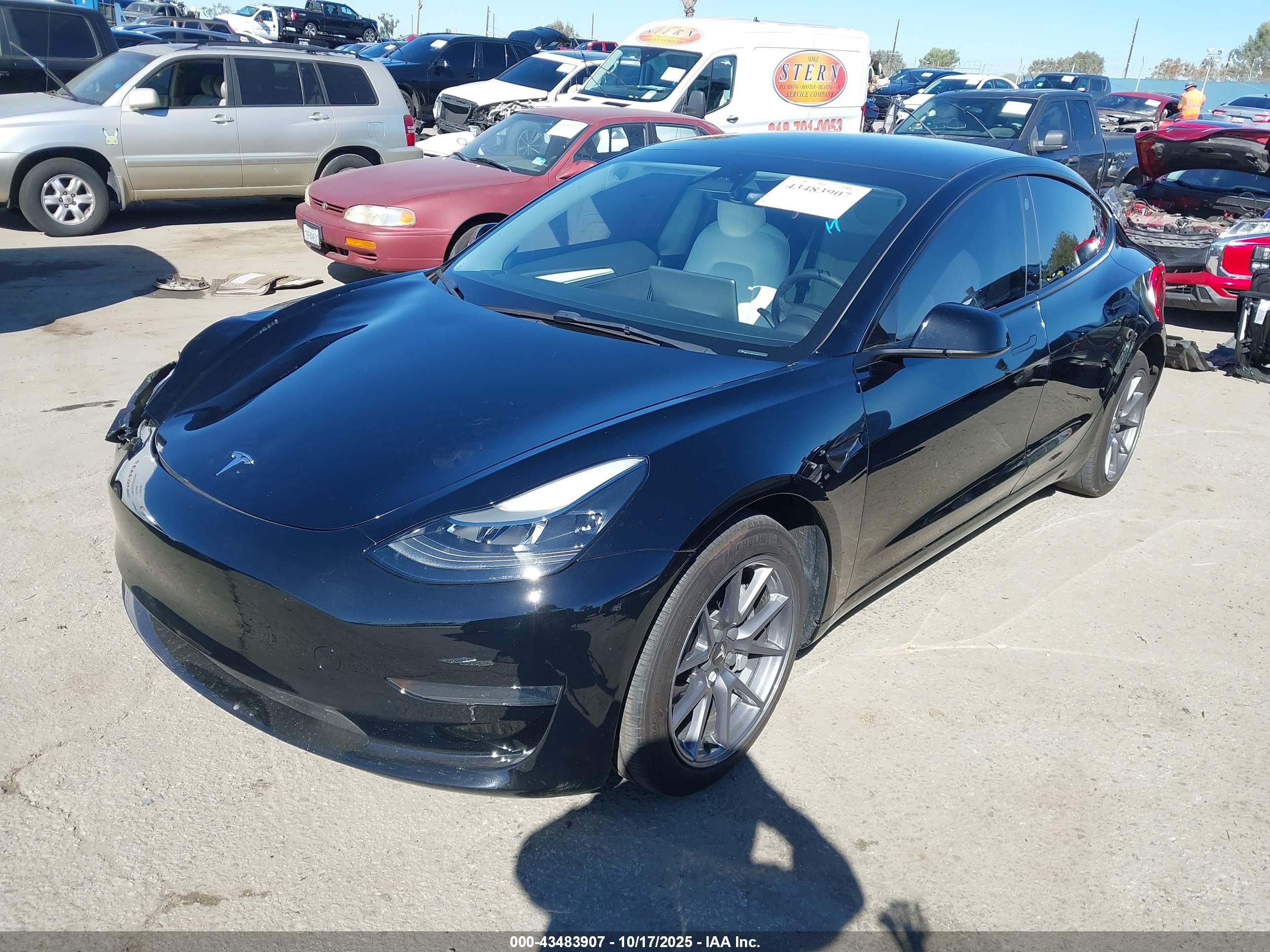 TESLA MODEL image 2