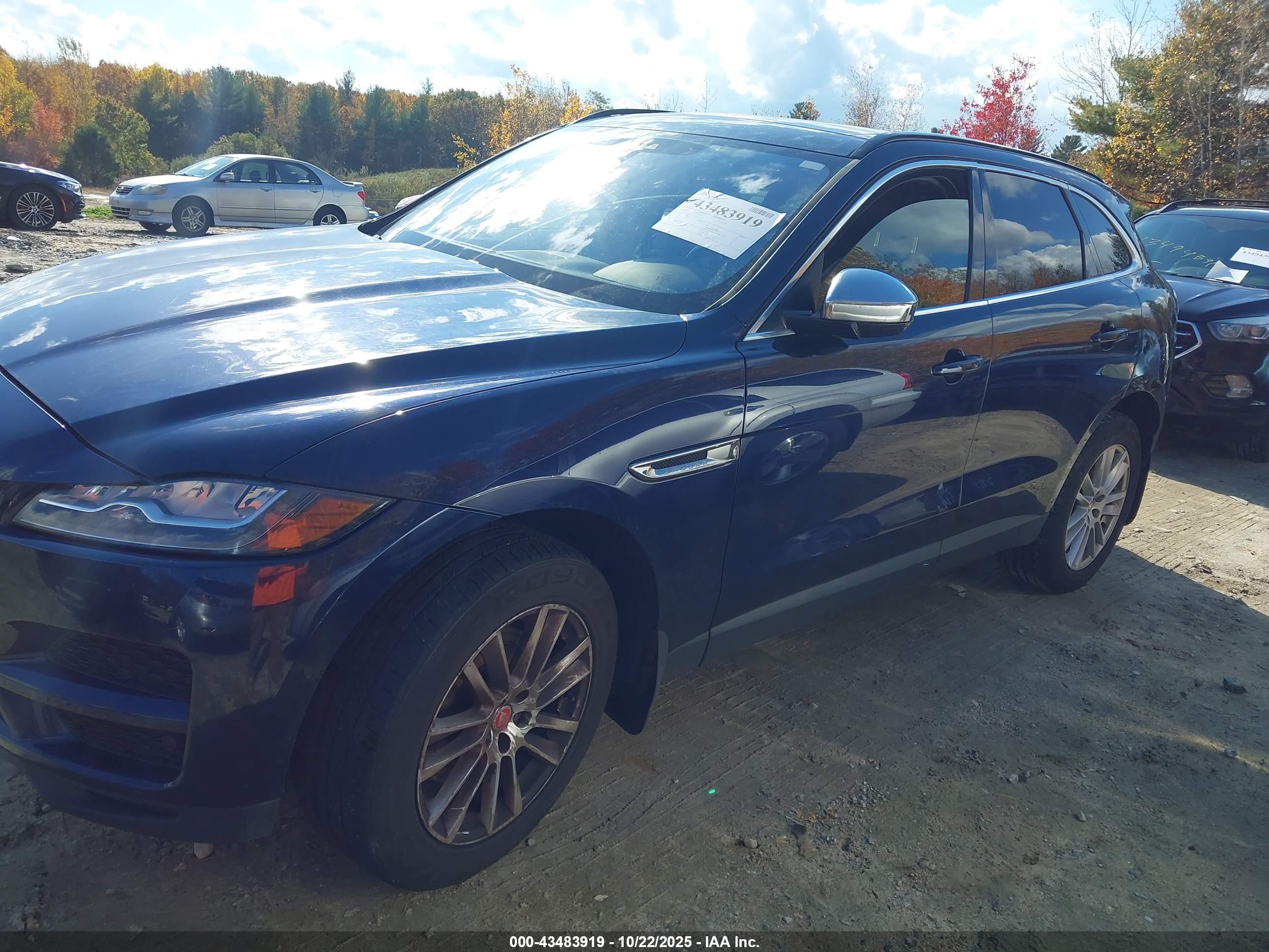JAGUAR F-PACE image 2