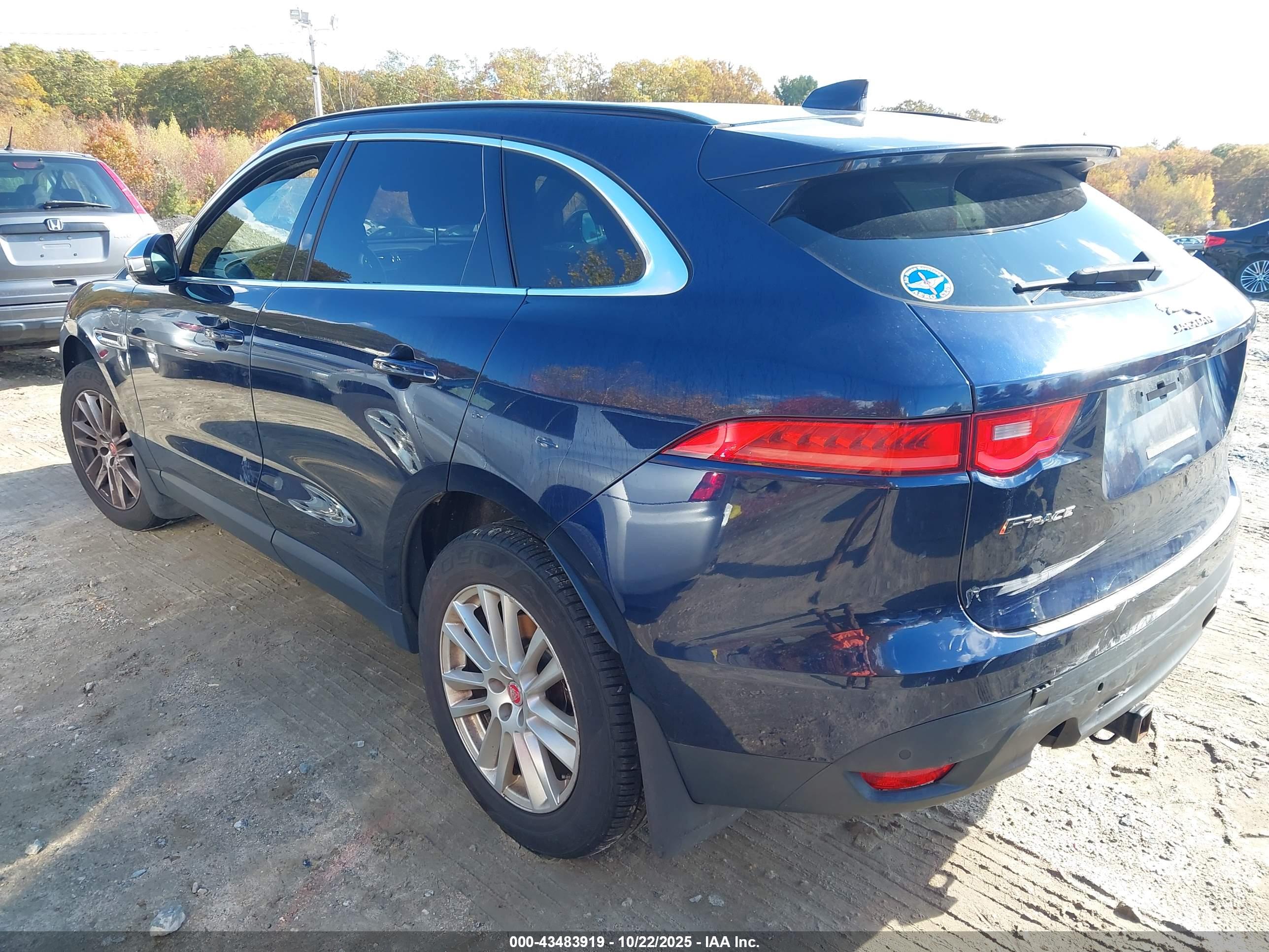 JAGUAR F-PACE image 3