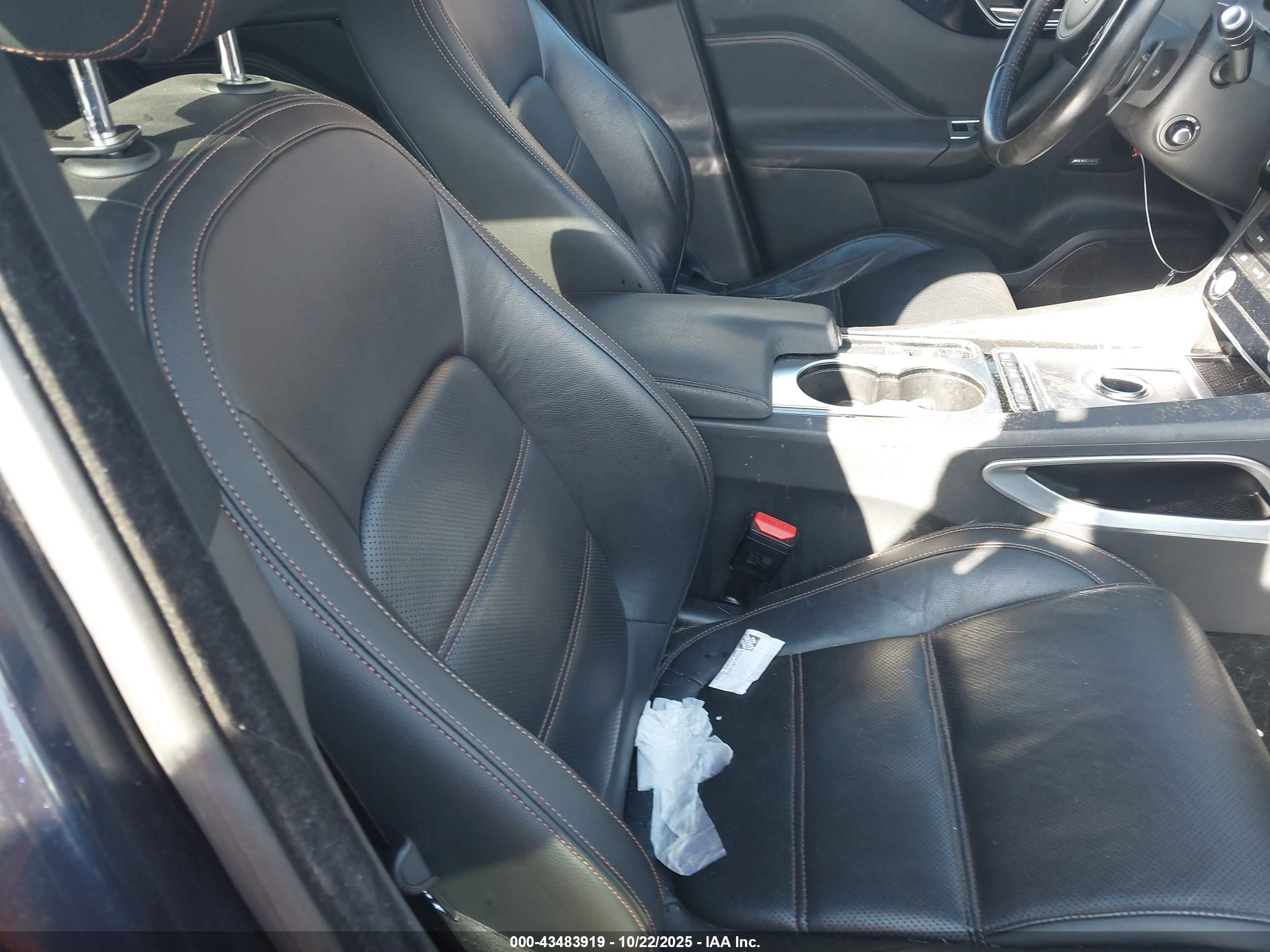 JAGUAR F-PACE image 5