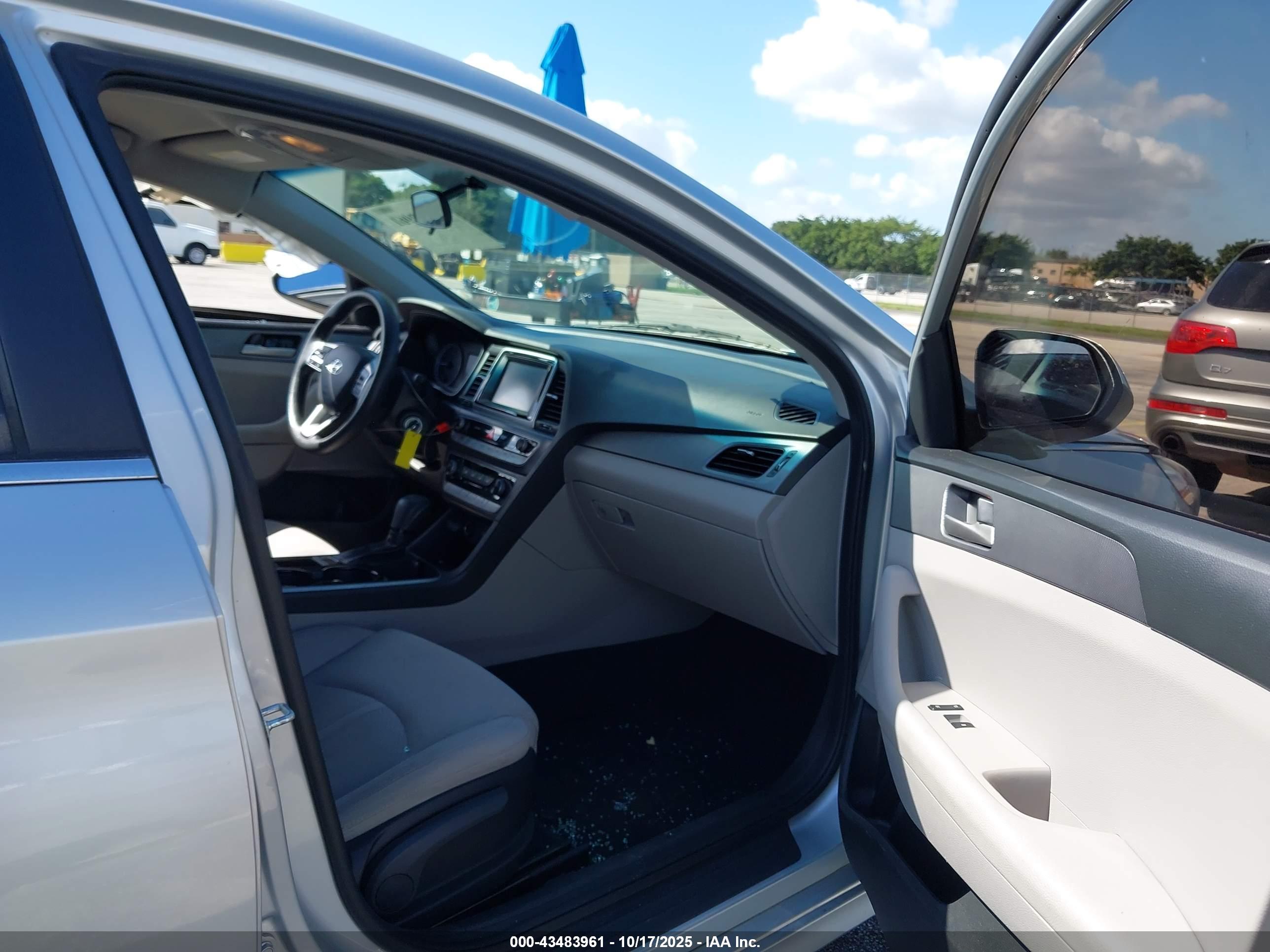HYUNDAI SONATA image 5