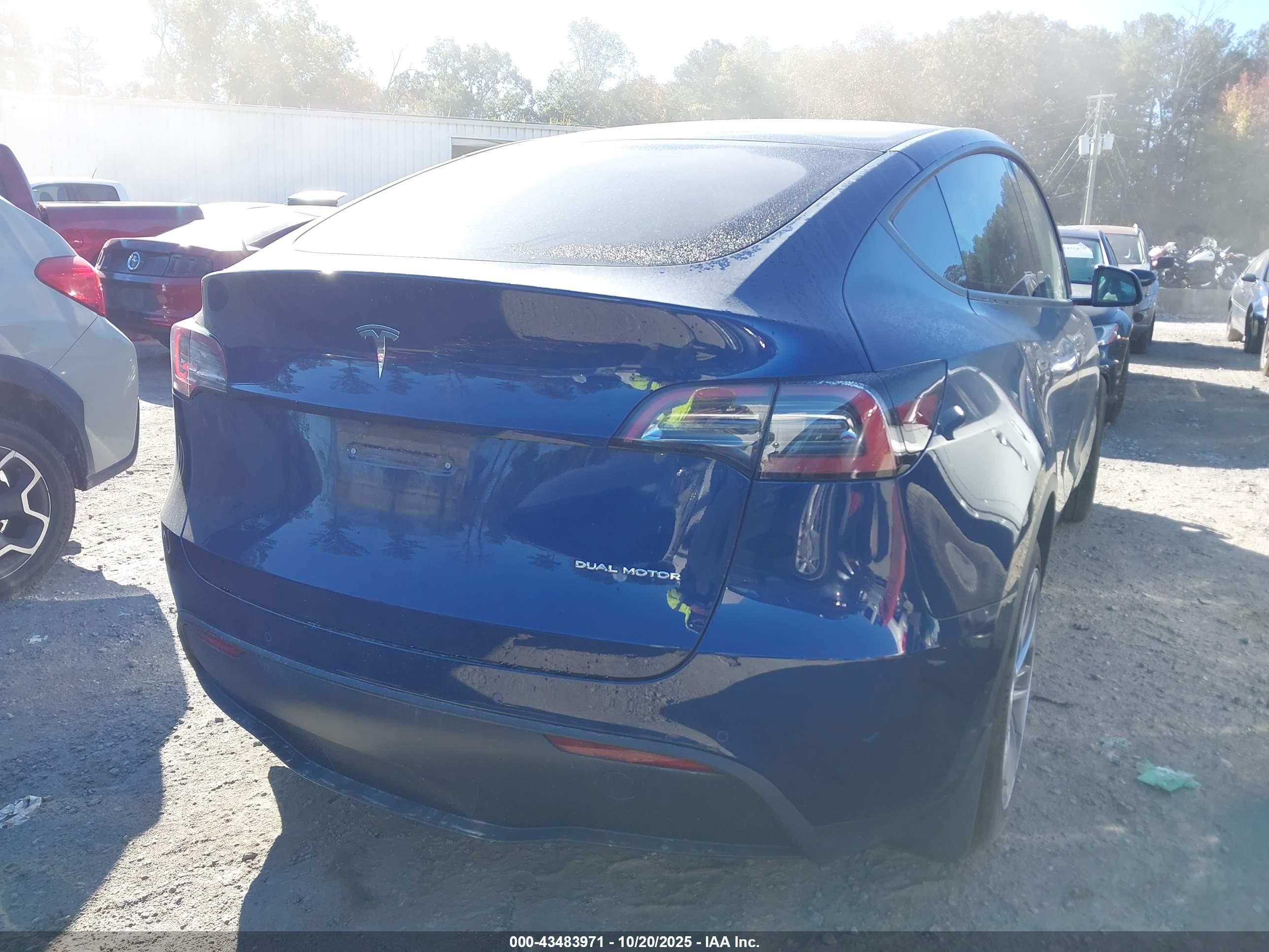 TESLA MODEL image 4