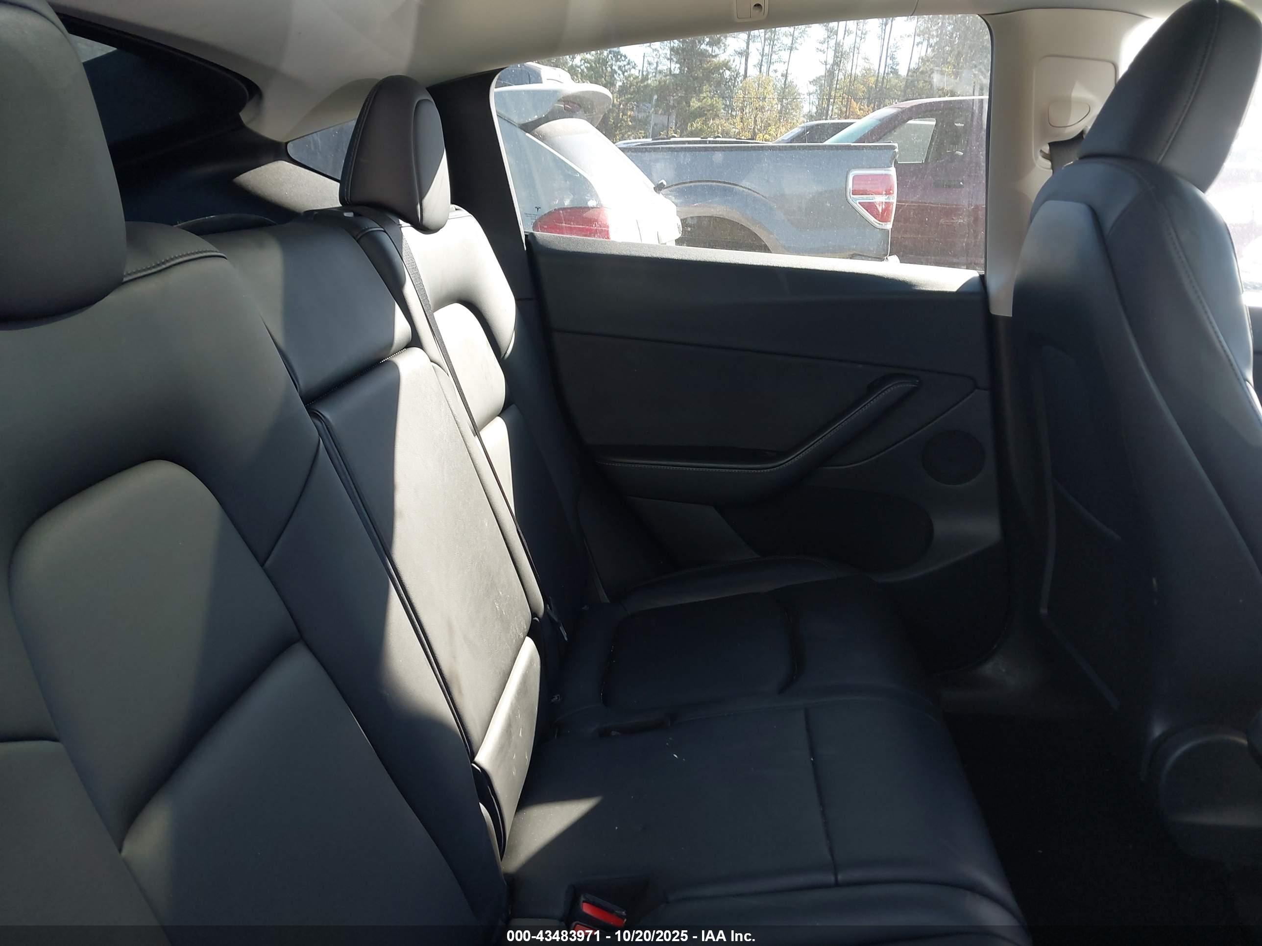 TESLA MODEL image 8
