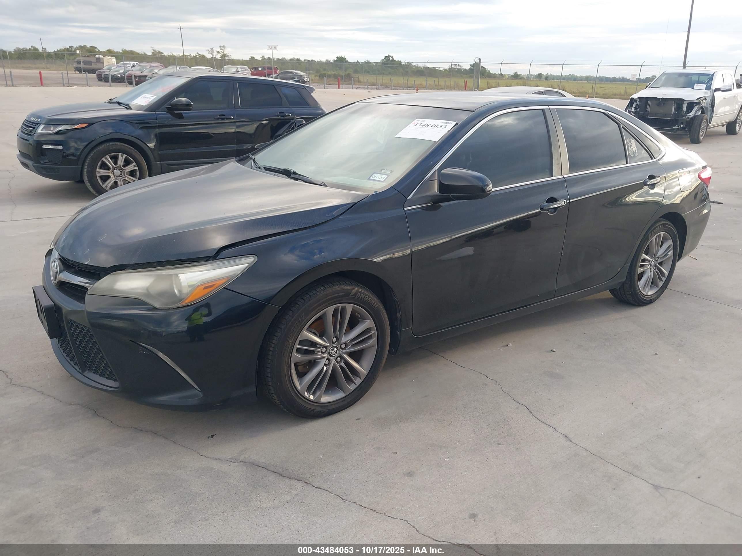 TOYOTA CAMRY image 2