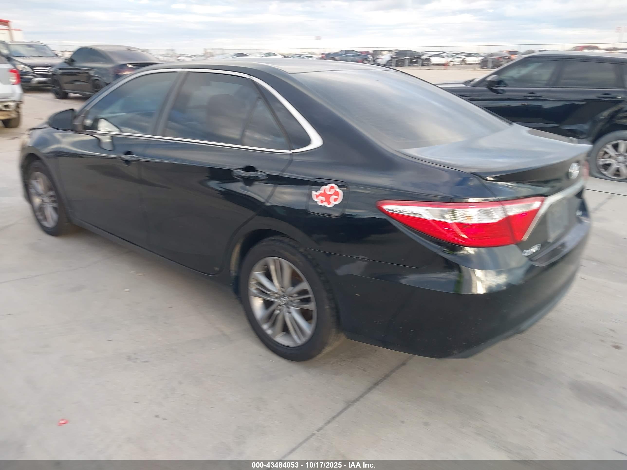 TOYOTA CAMRY image 3