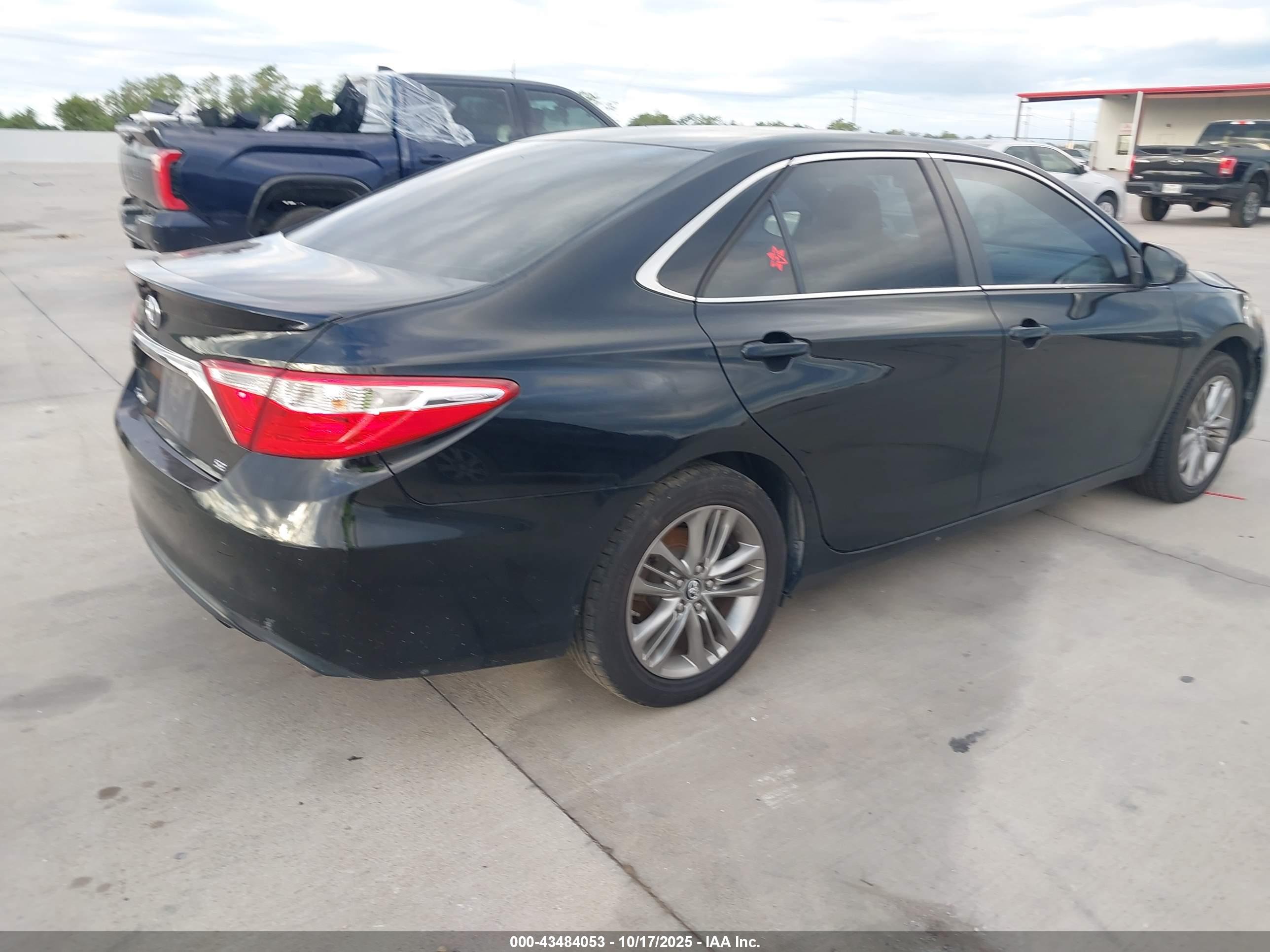 TOYOTA CAMRY image 4