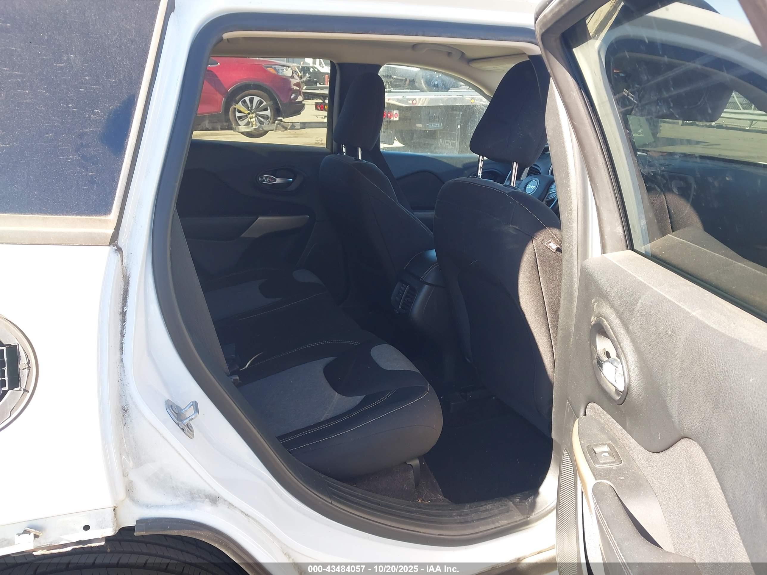 JEEP CHEROKEE image 8