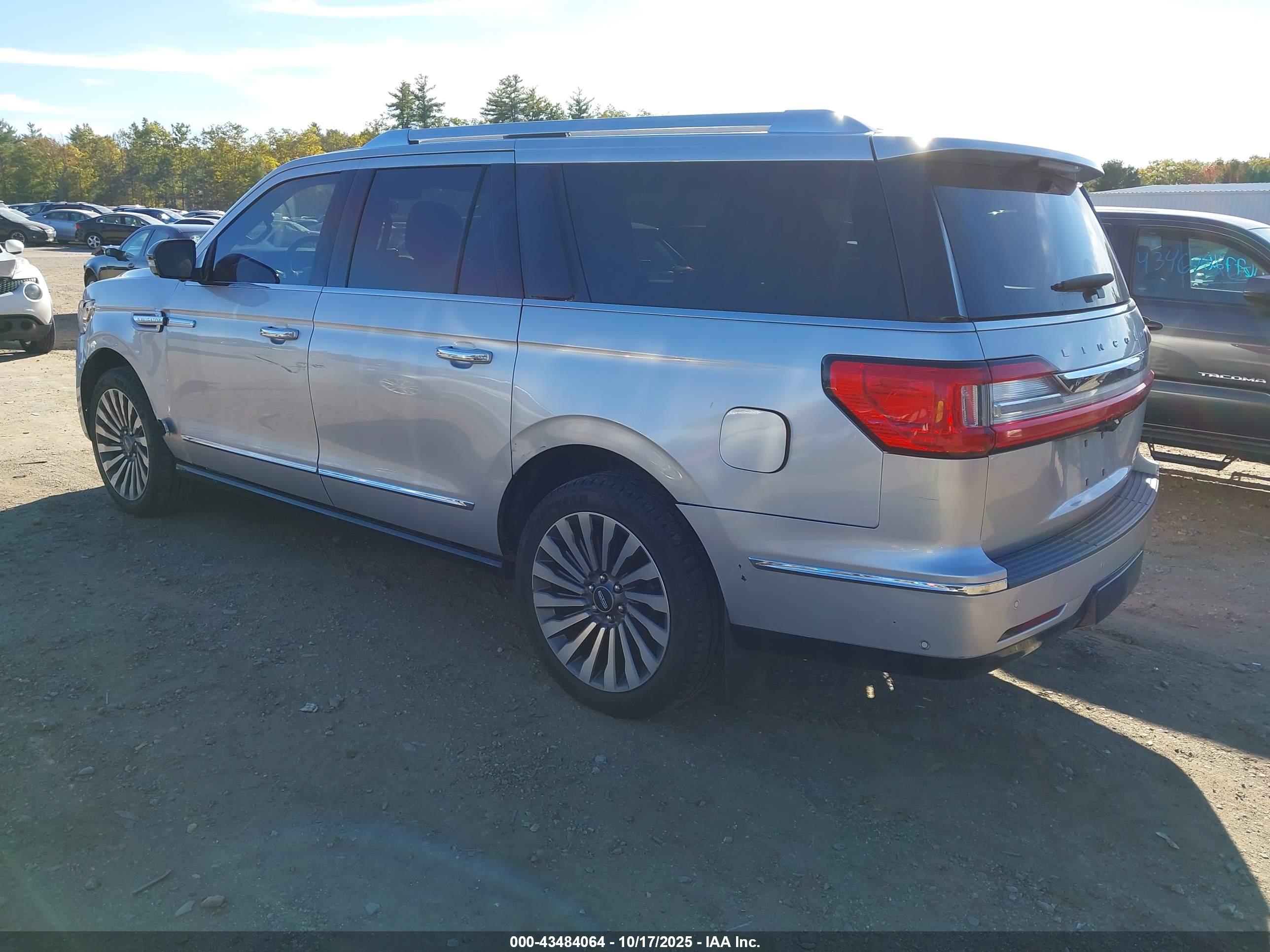 LINCOLN NAVIGATOR image 3