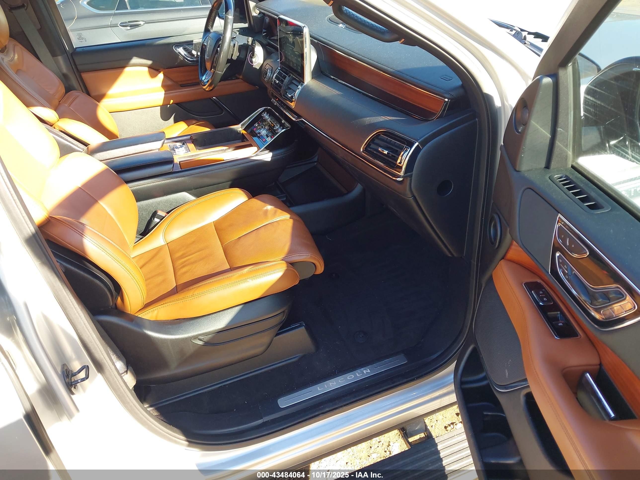 LINCOLN NAVIGATOR image 5