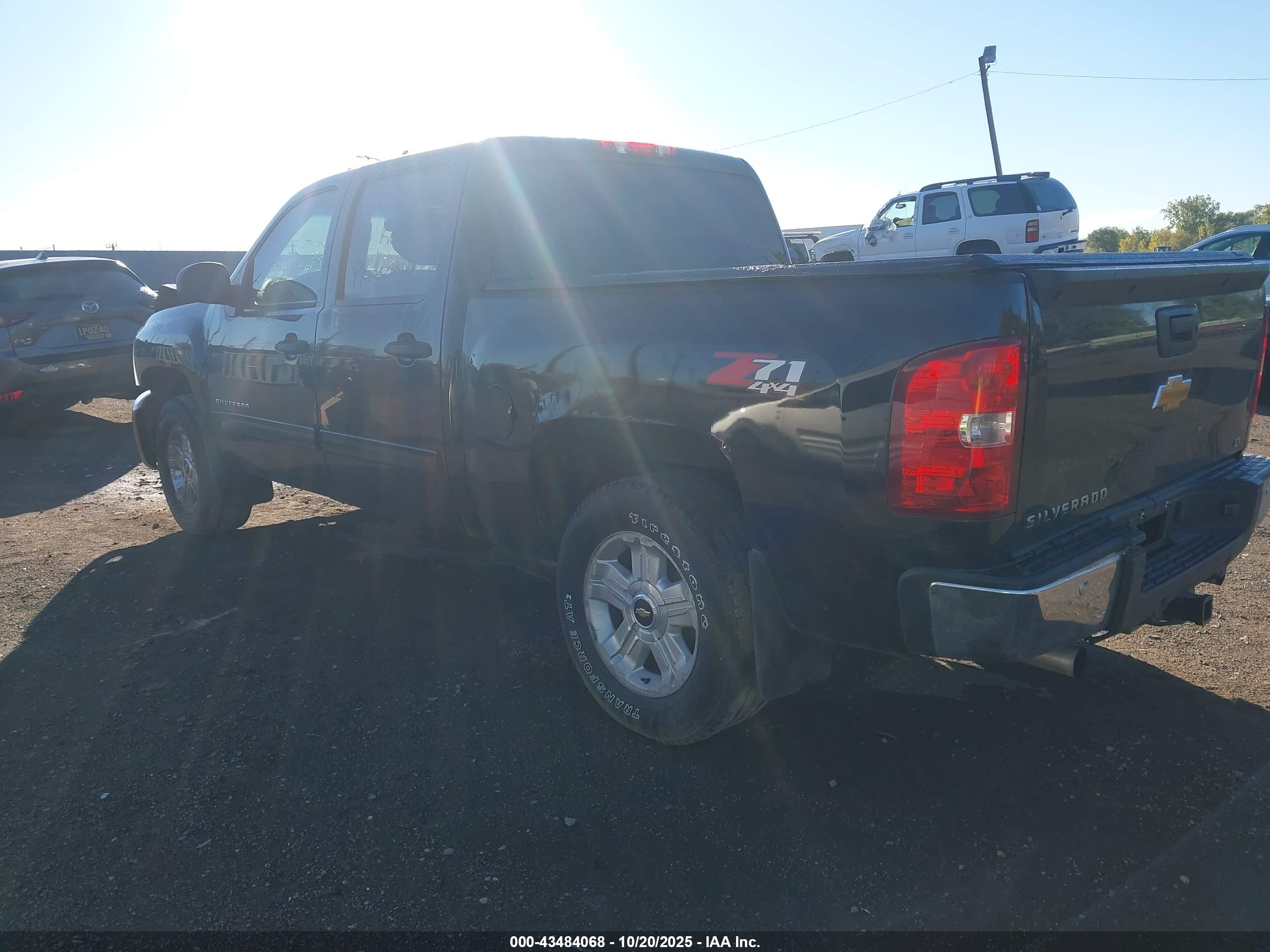 CHEVROLET SILVERADO image 3