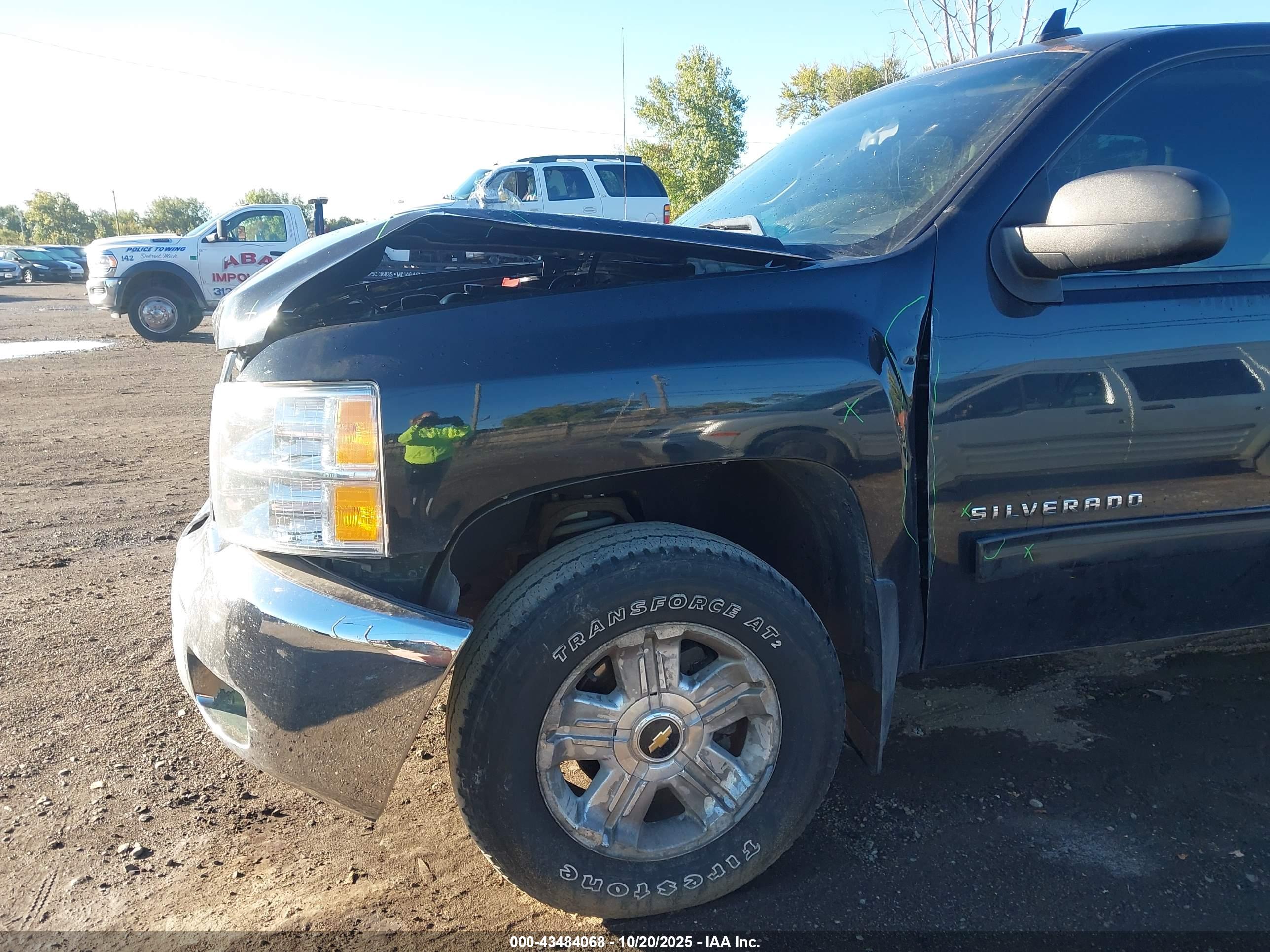 CHEVROLET SILVERADO image 6