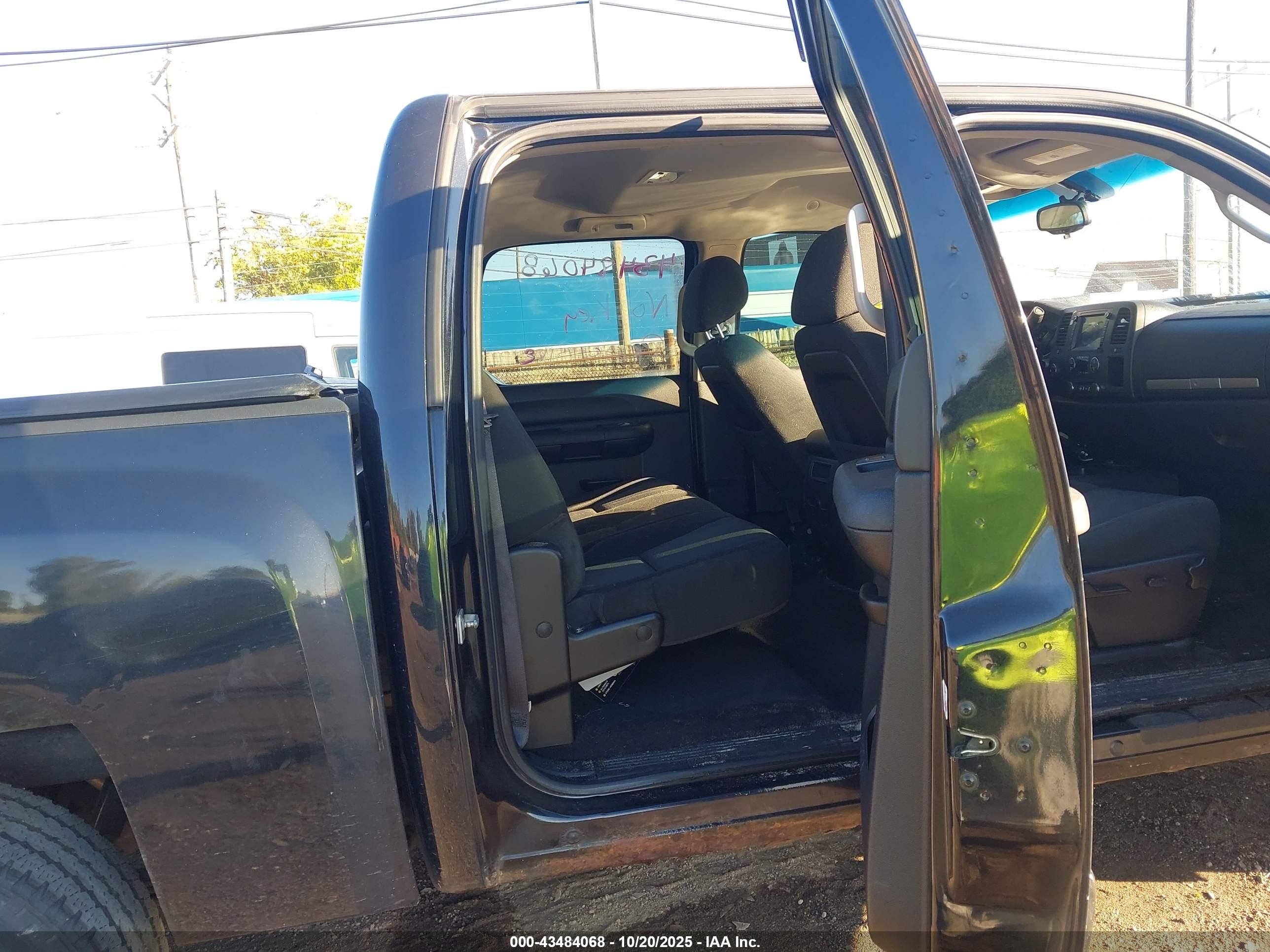 CHEVROLET SILVERADO image 8