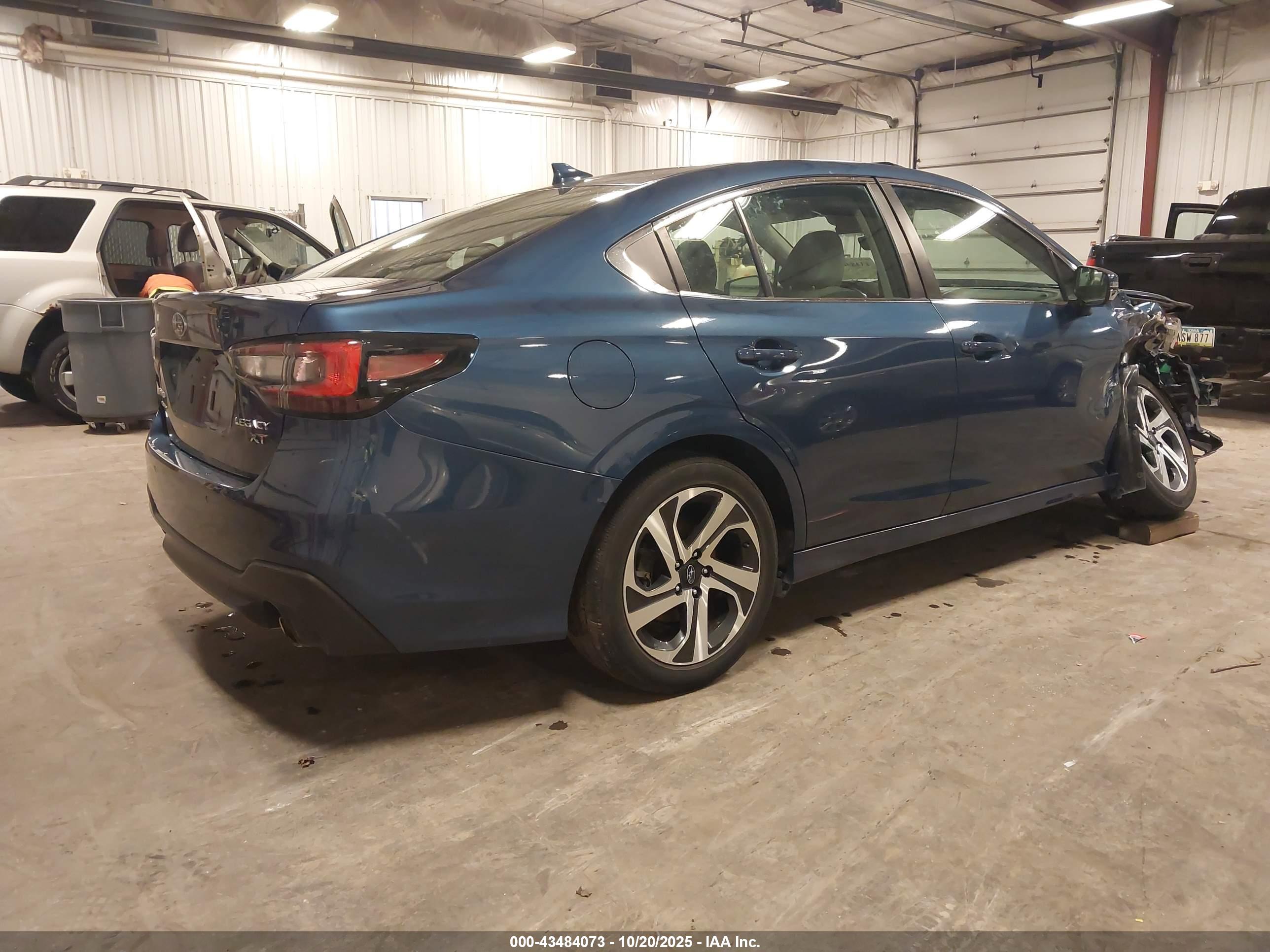 SUBARU LEGACY image 4