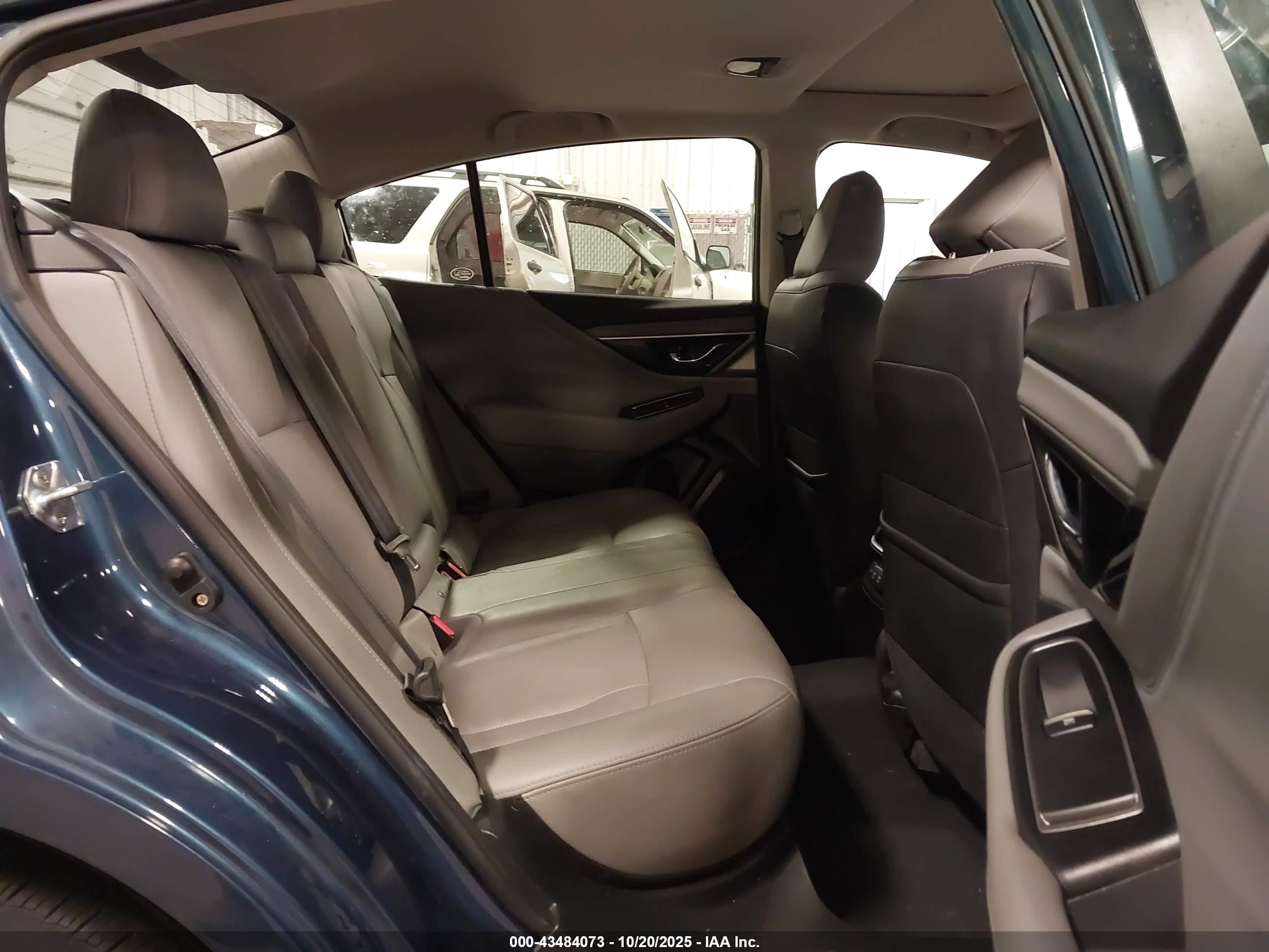 SUBARU LEGACY image 8