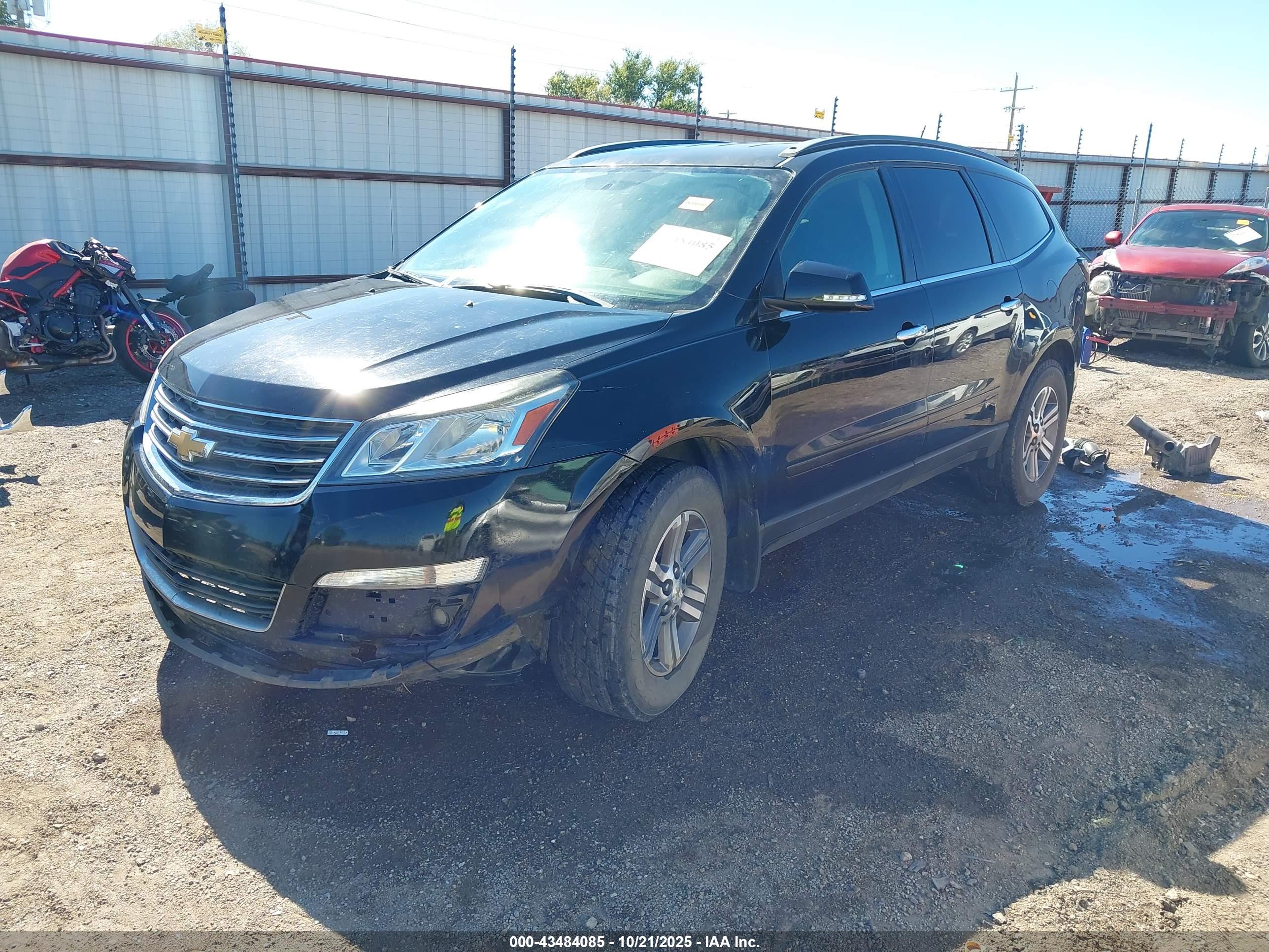 CHEVROLET TRAVERSE image 2