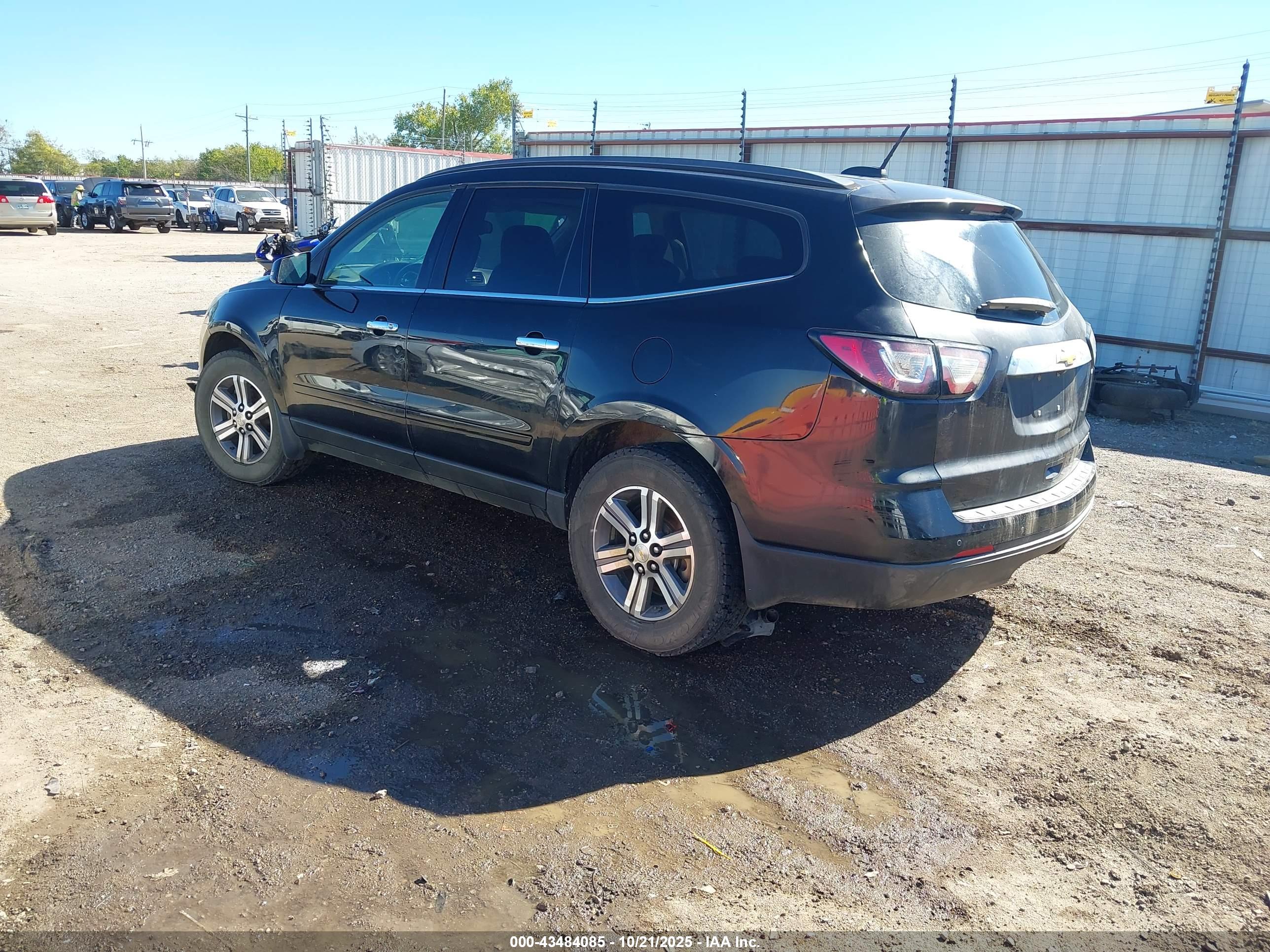 CHEVROLET TRAVERSE image 3