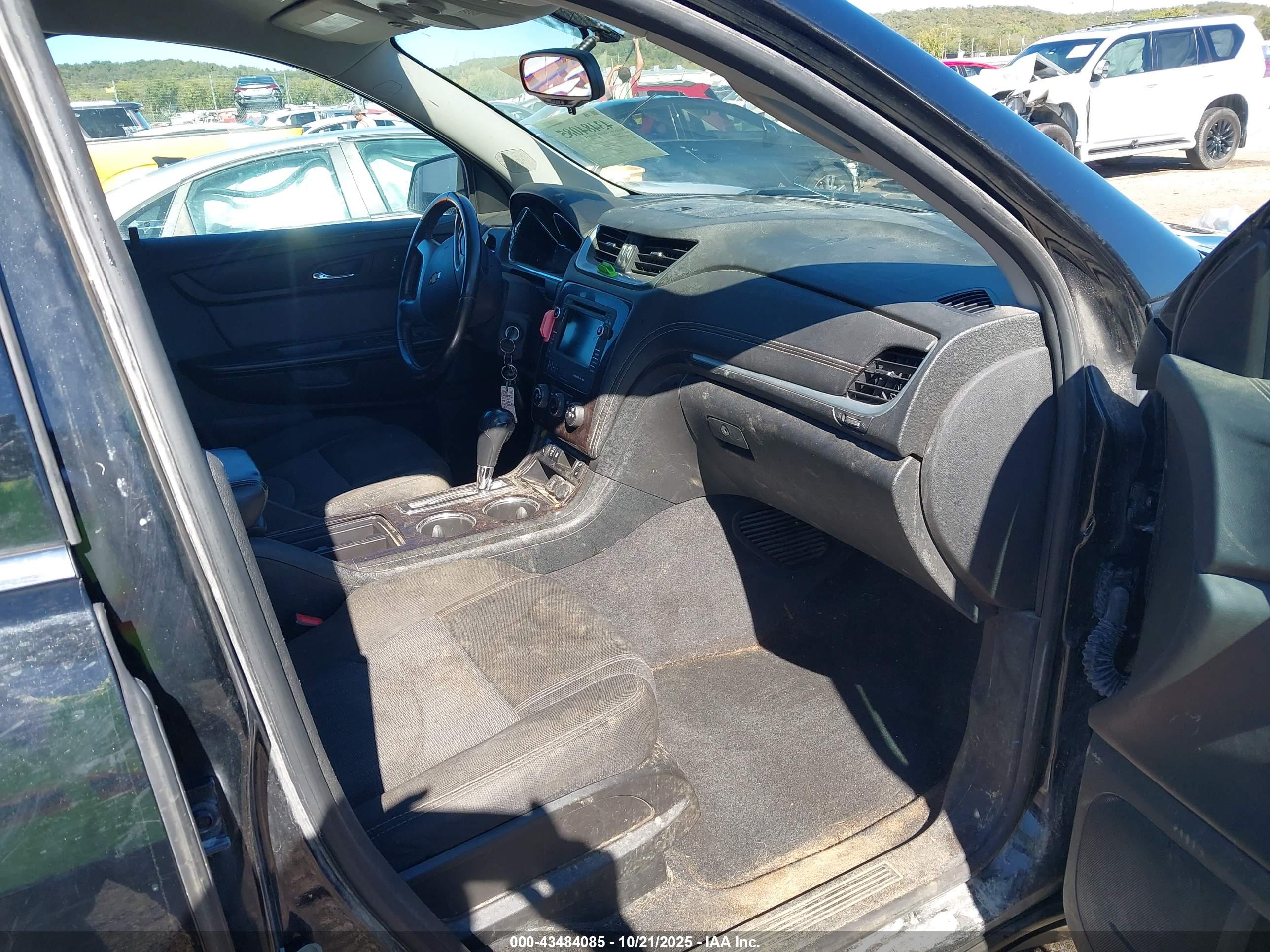 CHEVROLET TRAVERSE image 5