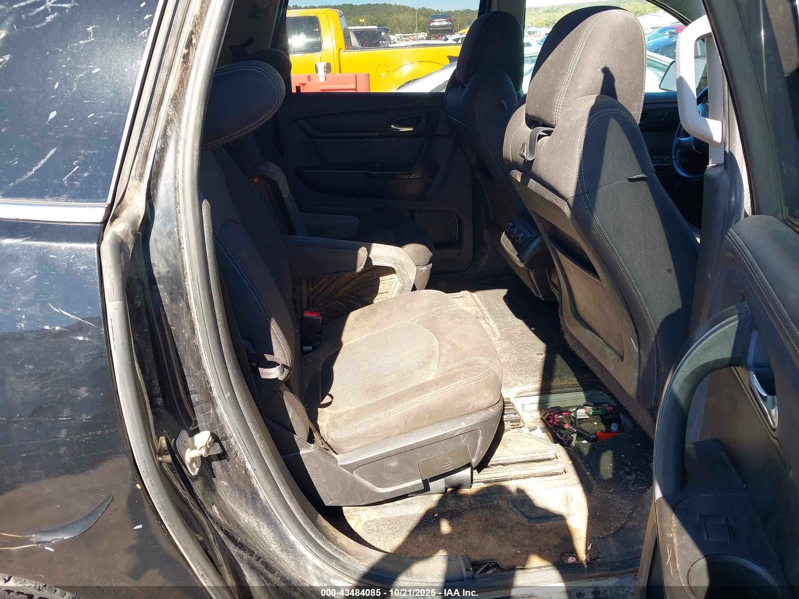 CHEVROLET TRAVERSE image 8