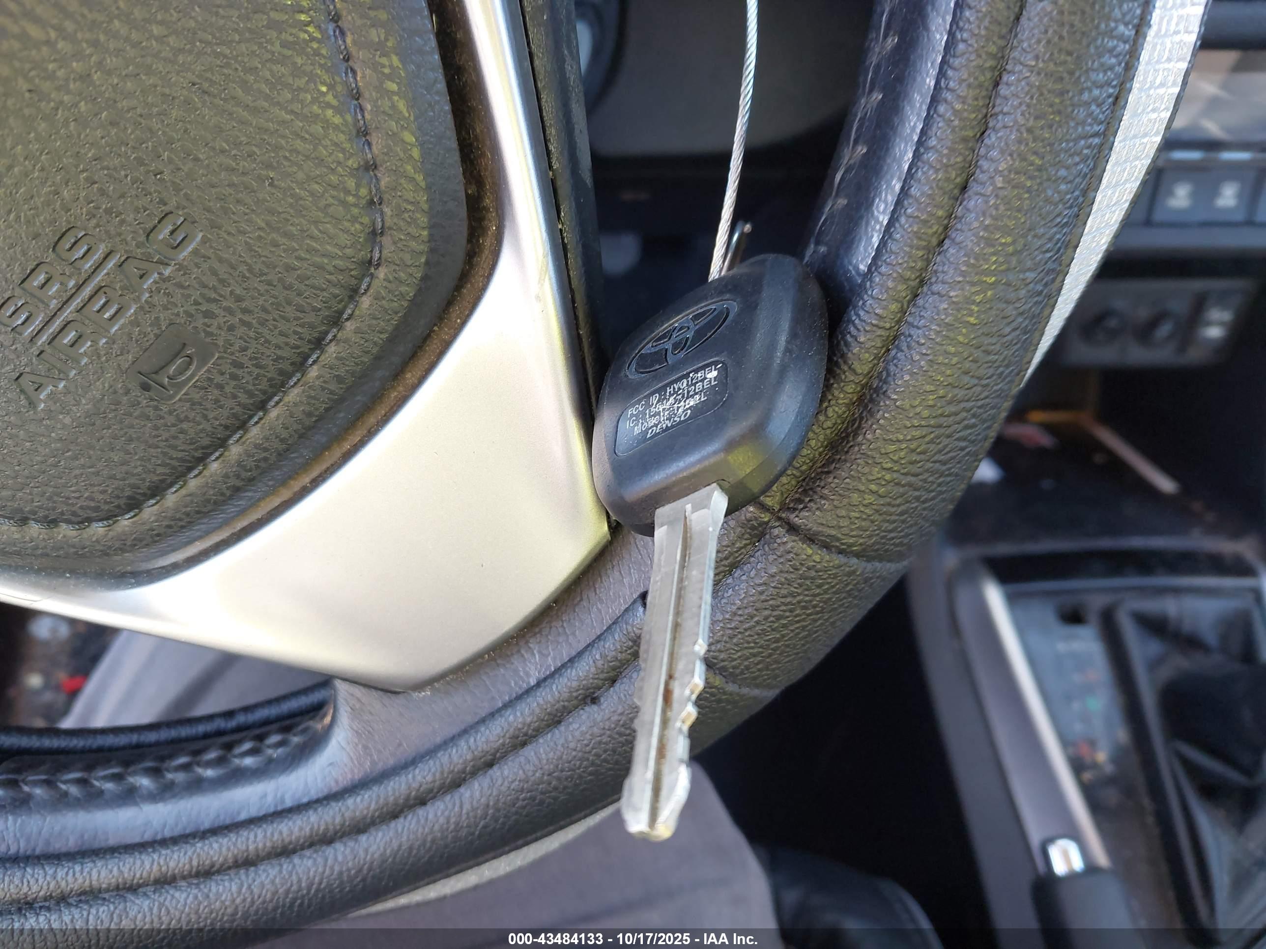 TOYOTA COROLLA image 11