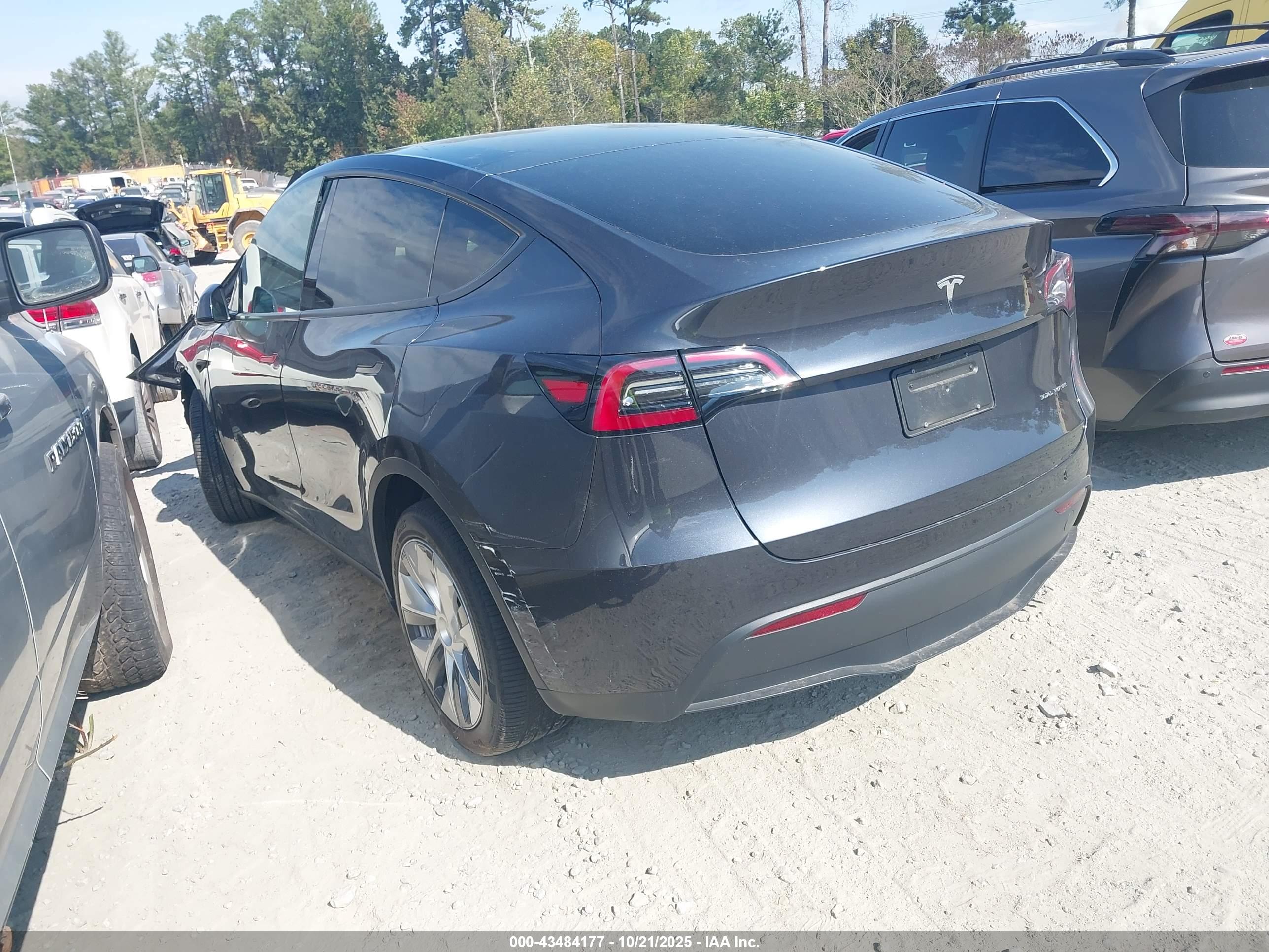 TESLA MODEL image 3