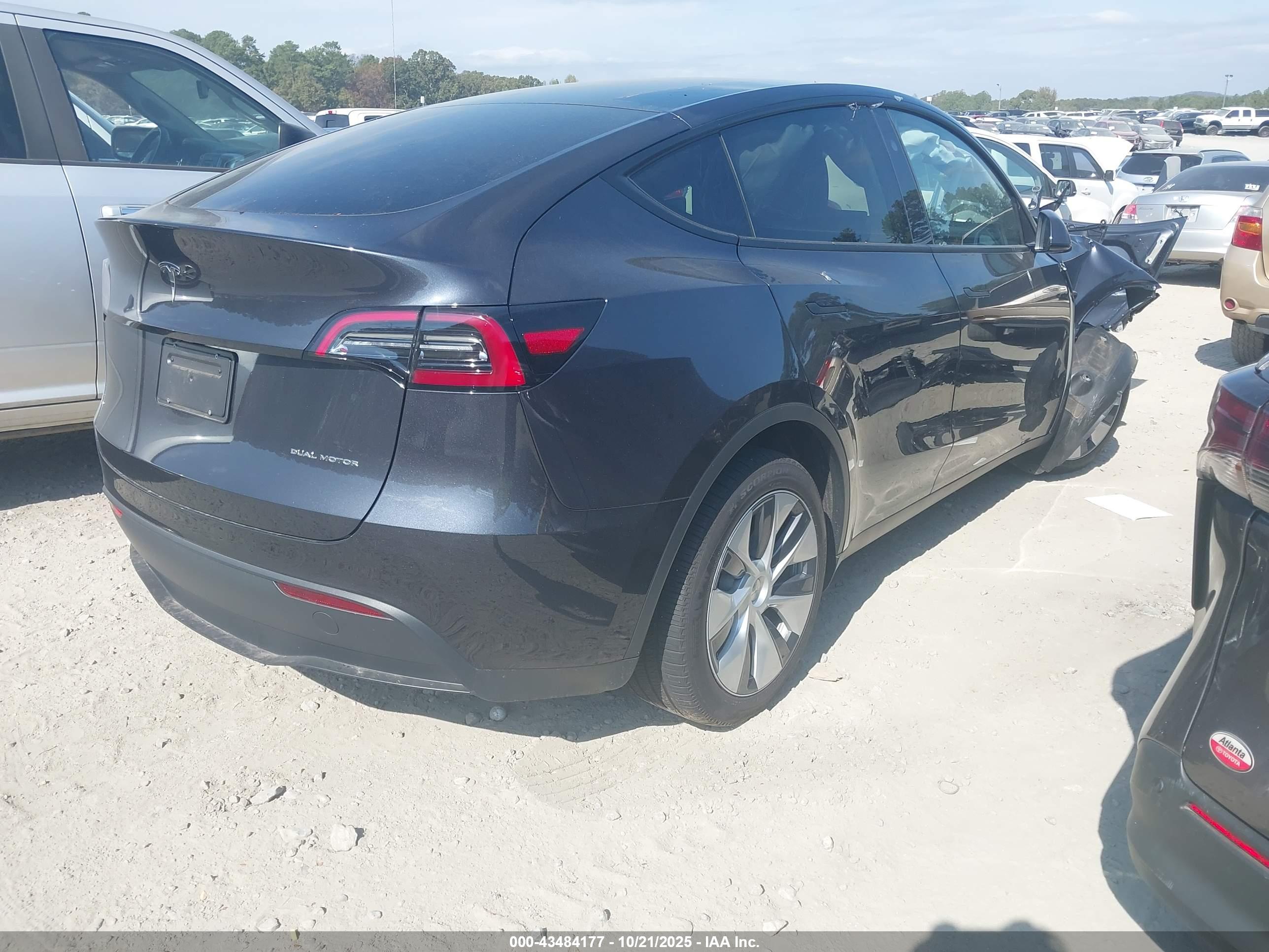TESLA MODEL image 4